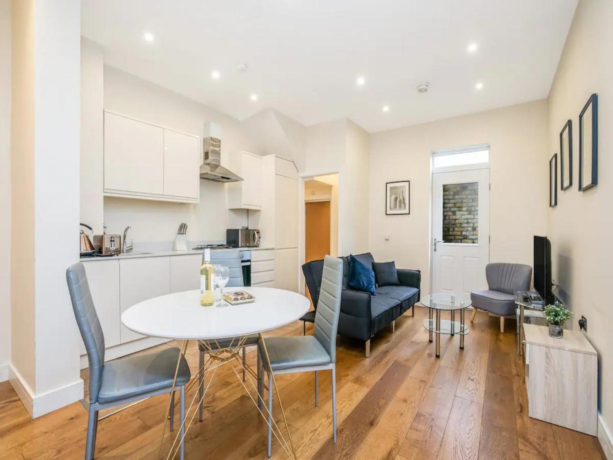 Ealing Queen Of The Suburbs One Bedroom Pass The Keys *