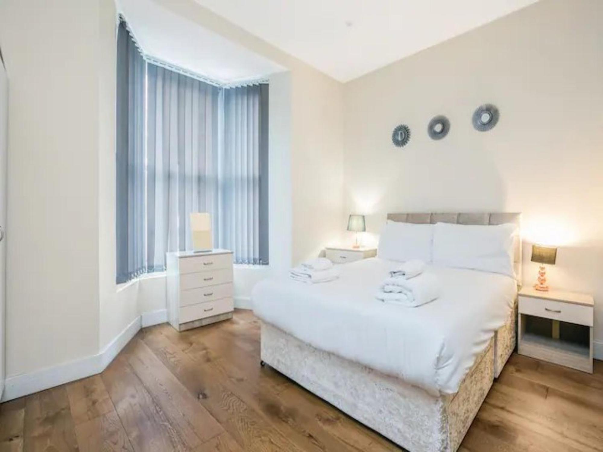Apartment Ealing Queen Of The Suburbs One Bedroom Pass The Keys *