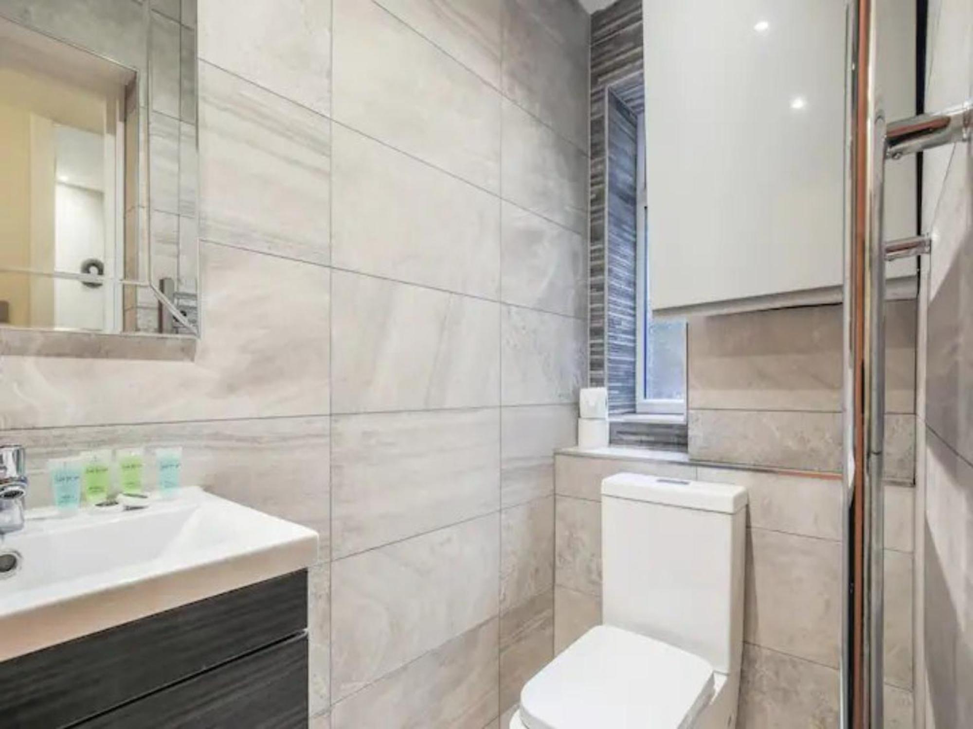 Apartment Ealing Queen Of The Suburbs One Bedroom Pass The Keys