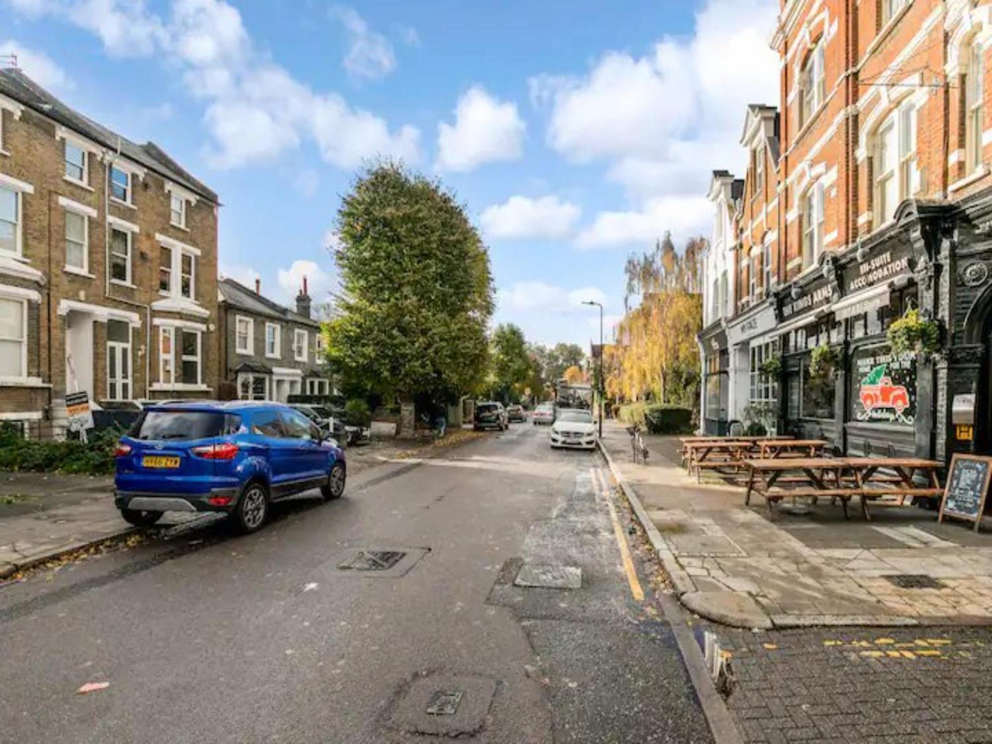 Ealing Queen Of The Suburbs One Bedroom Pass The Keys * London