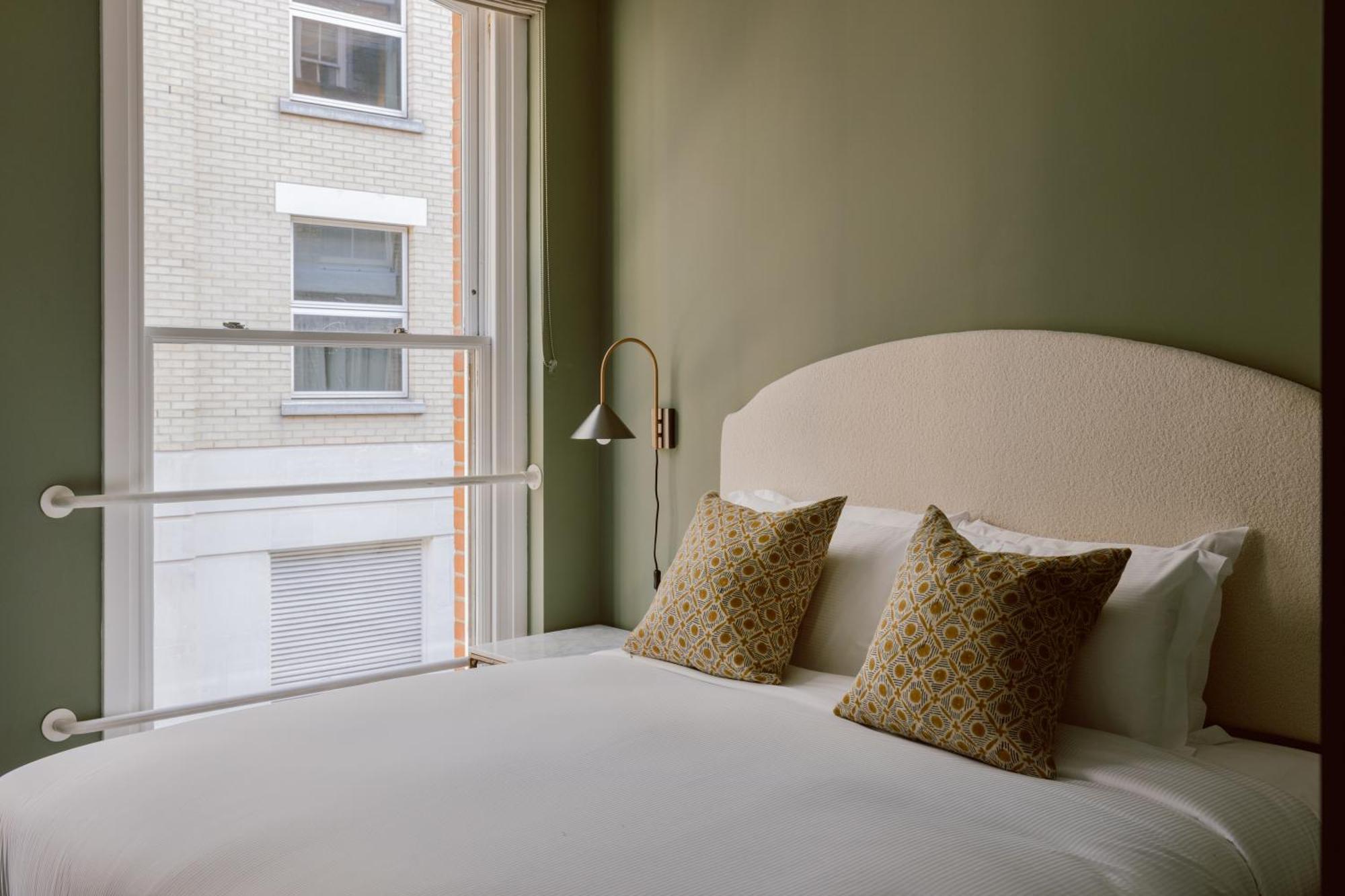 Native Kings Wardrobe, St Pauls 4* London