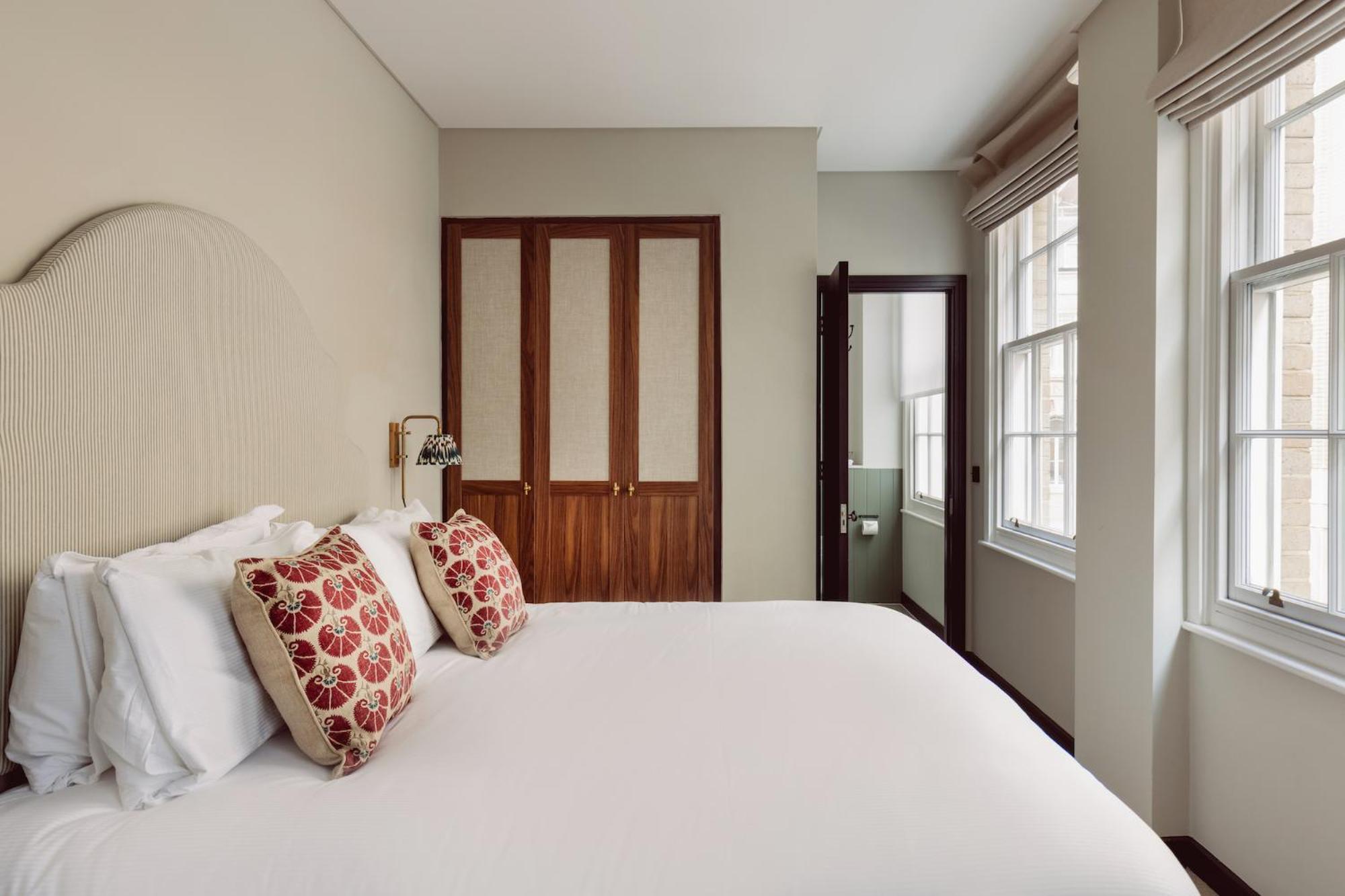 Native Kings Wardrobe, St Pauls 4* London