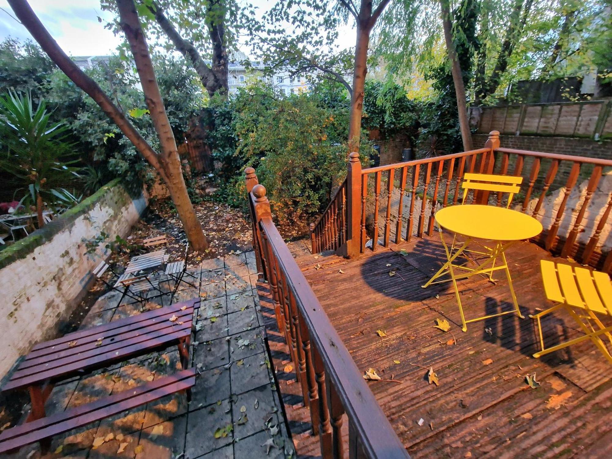 Lovely Ground Floor With High Ceiling And A Private Garden By Earl's Court Station *