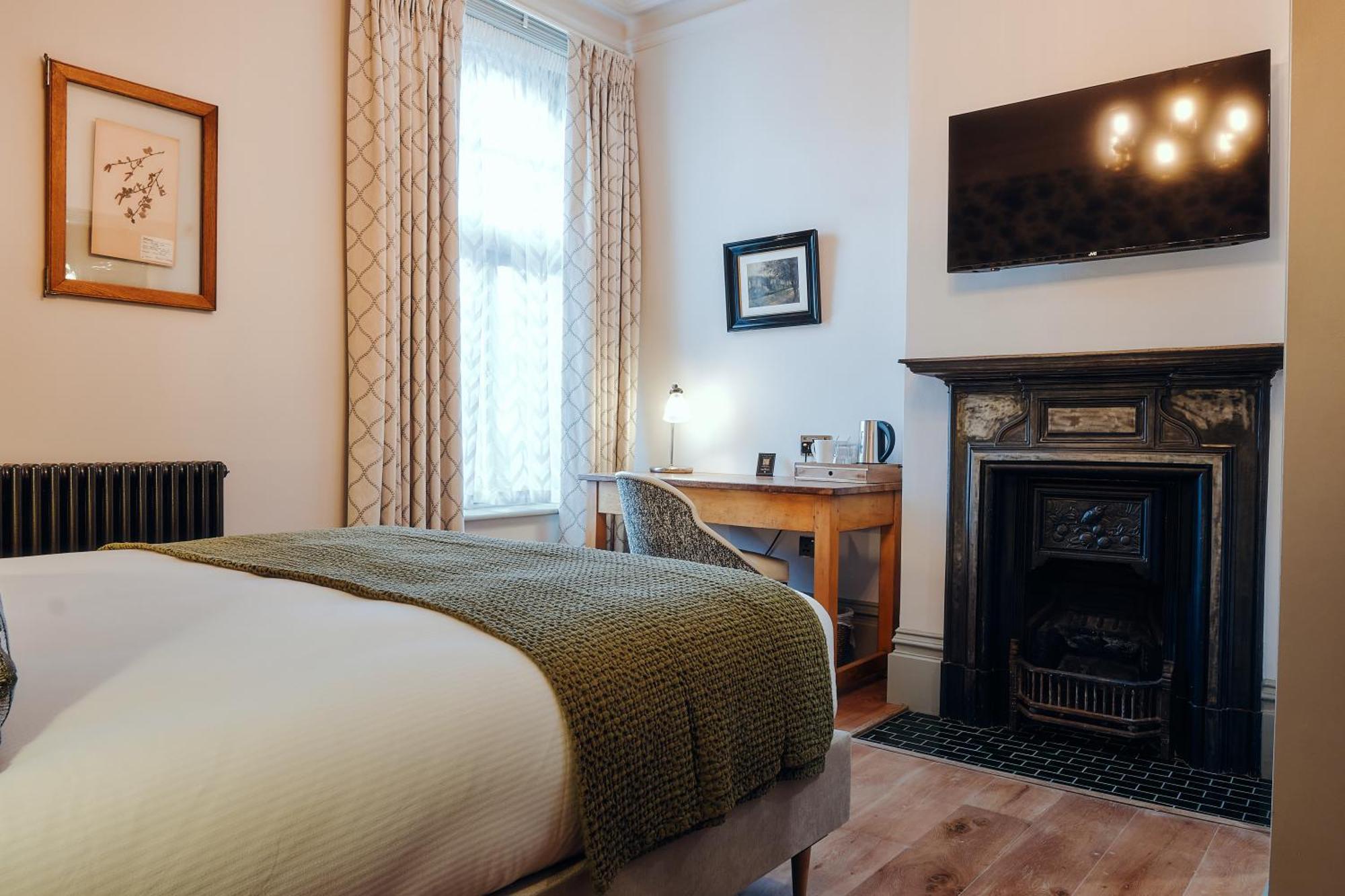 Gasthof The Black Lion Pub & Boutique