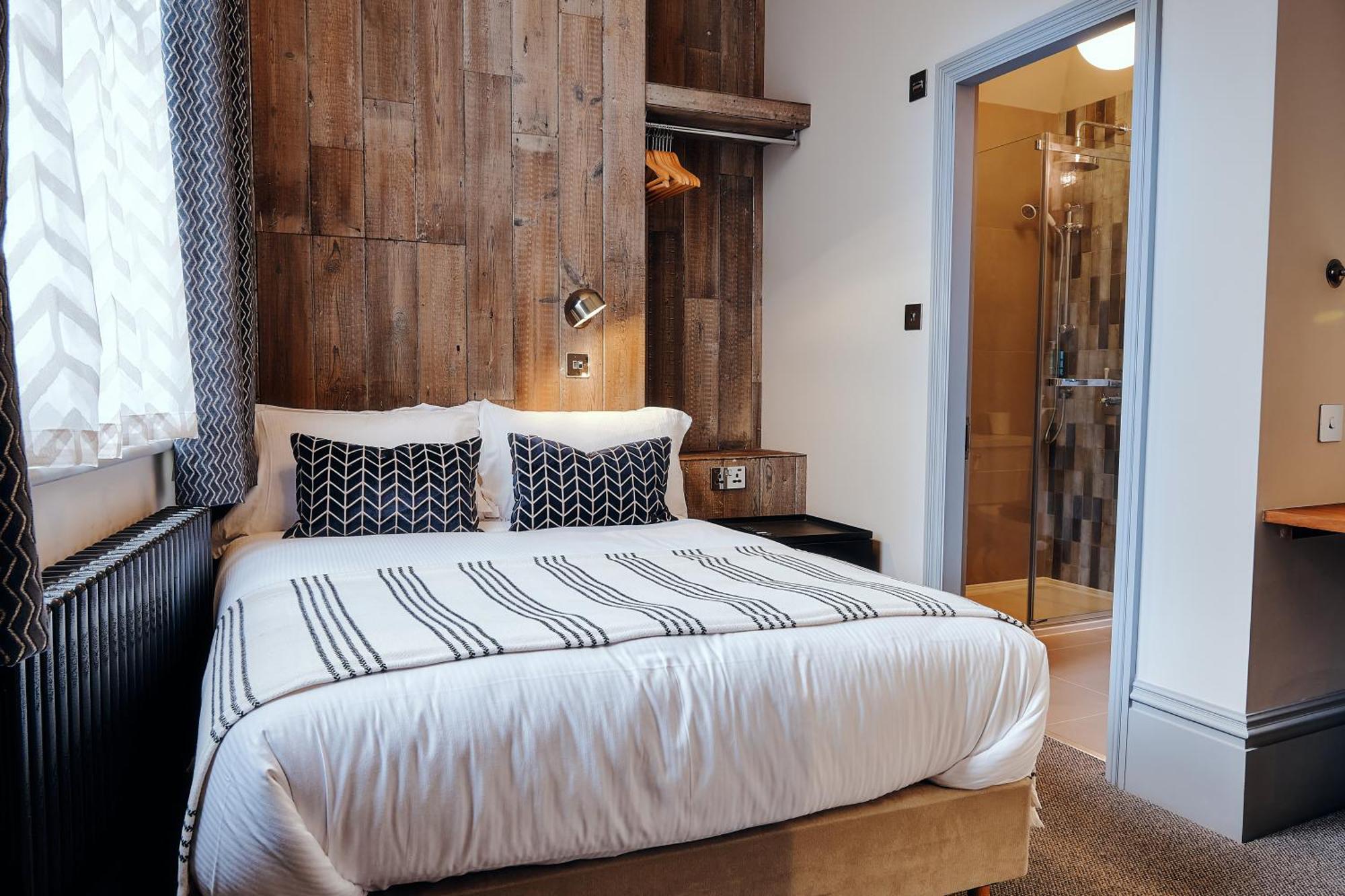 Gasthof The Black Lion Pub & Boutique