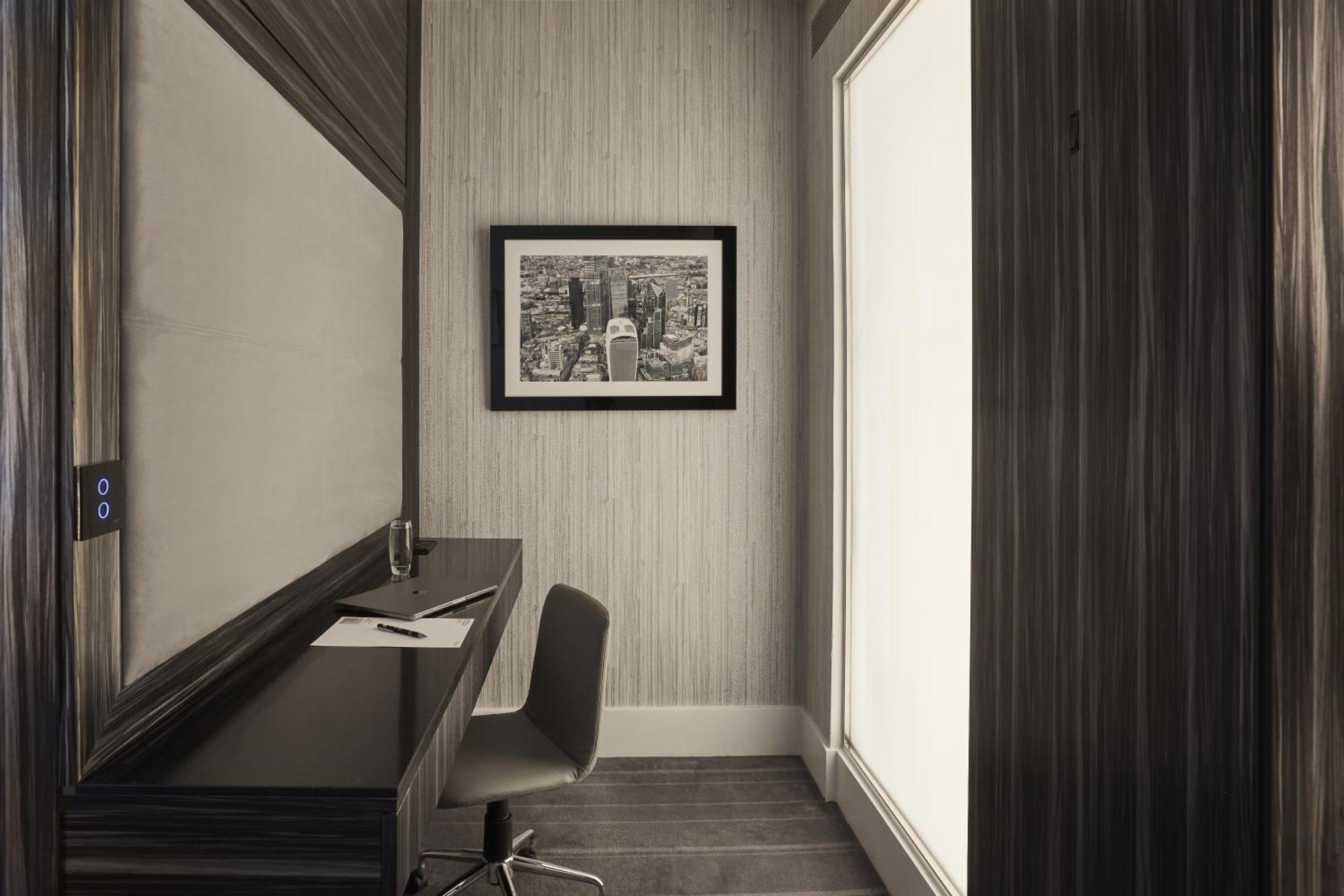 Hotell Eccleston Square 4*