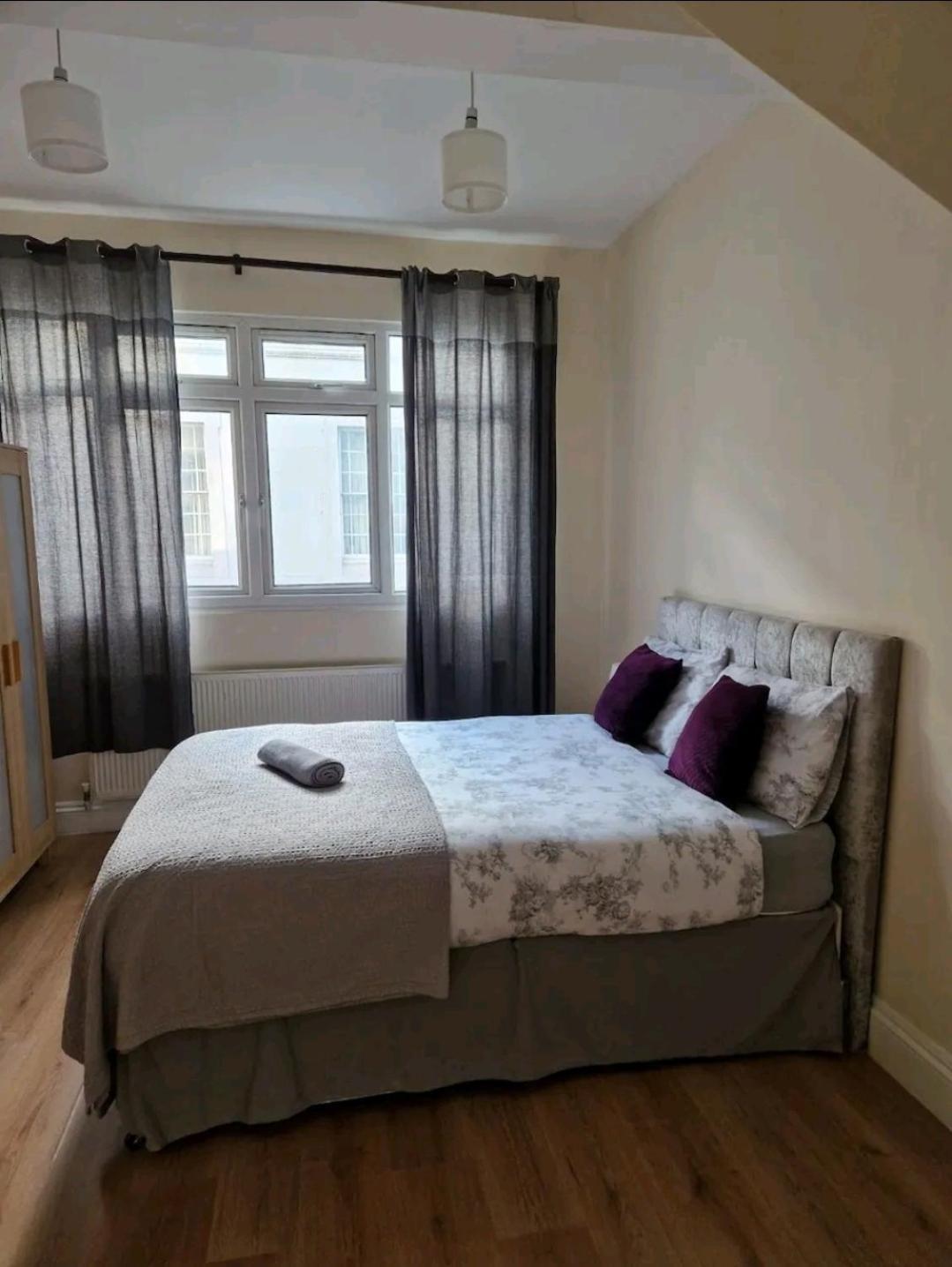 Affordable In Shared Flat, Bridge Rum i privatbostad