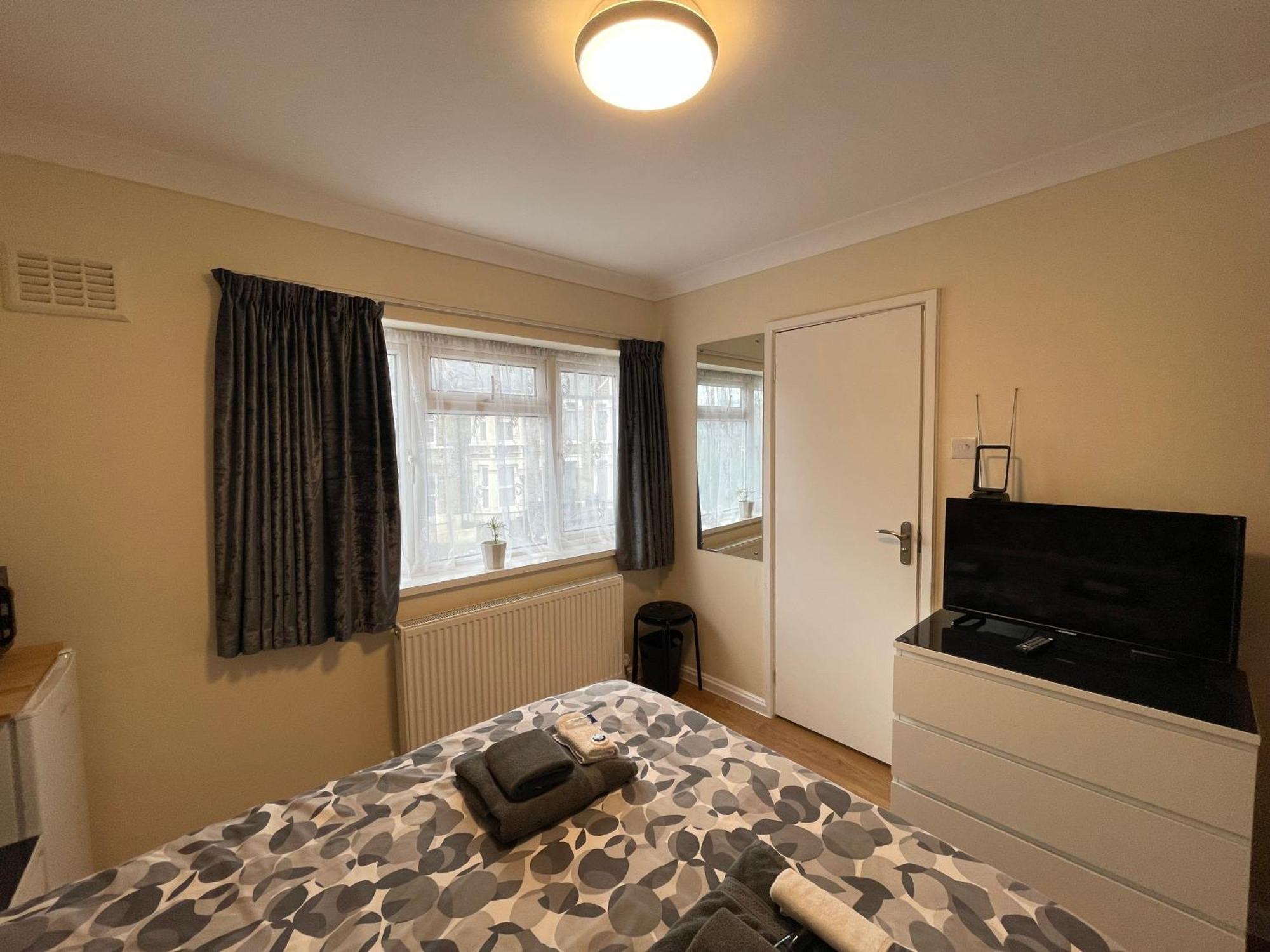 Kensal Guest house *