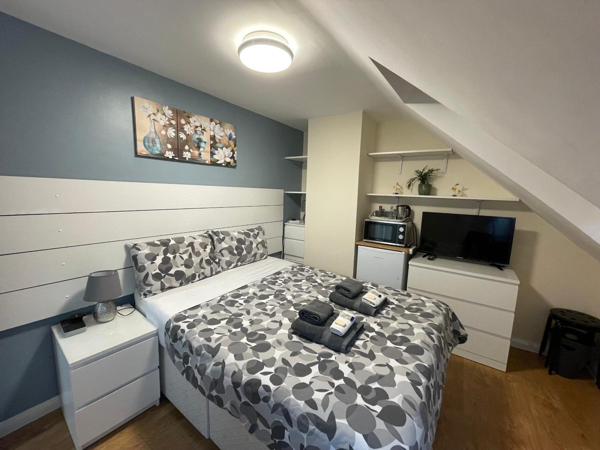 Guest house Kensal London