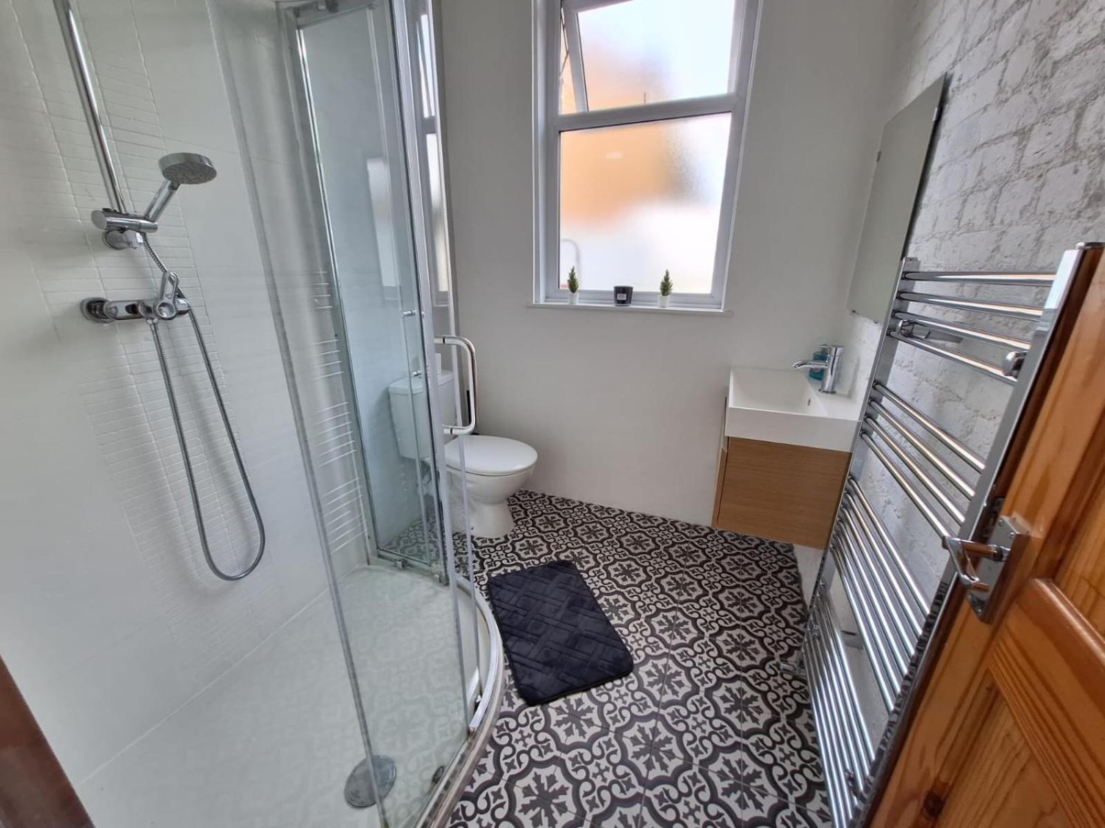 Modern Ground Floor Flat - 15 Min To Central Leilighet *