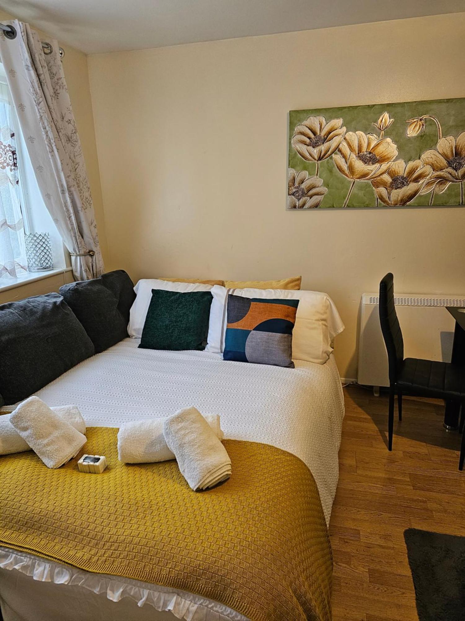 Inviting 1-bed In Near Hotsput Lägenhet *