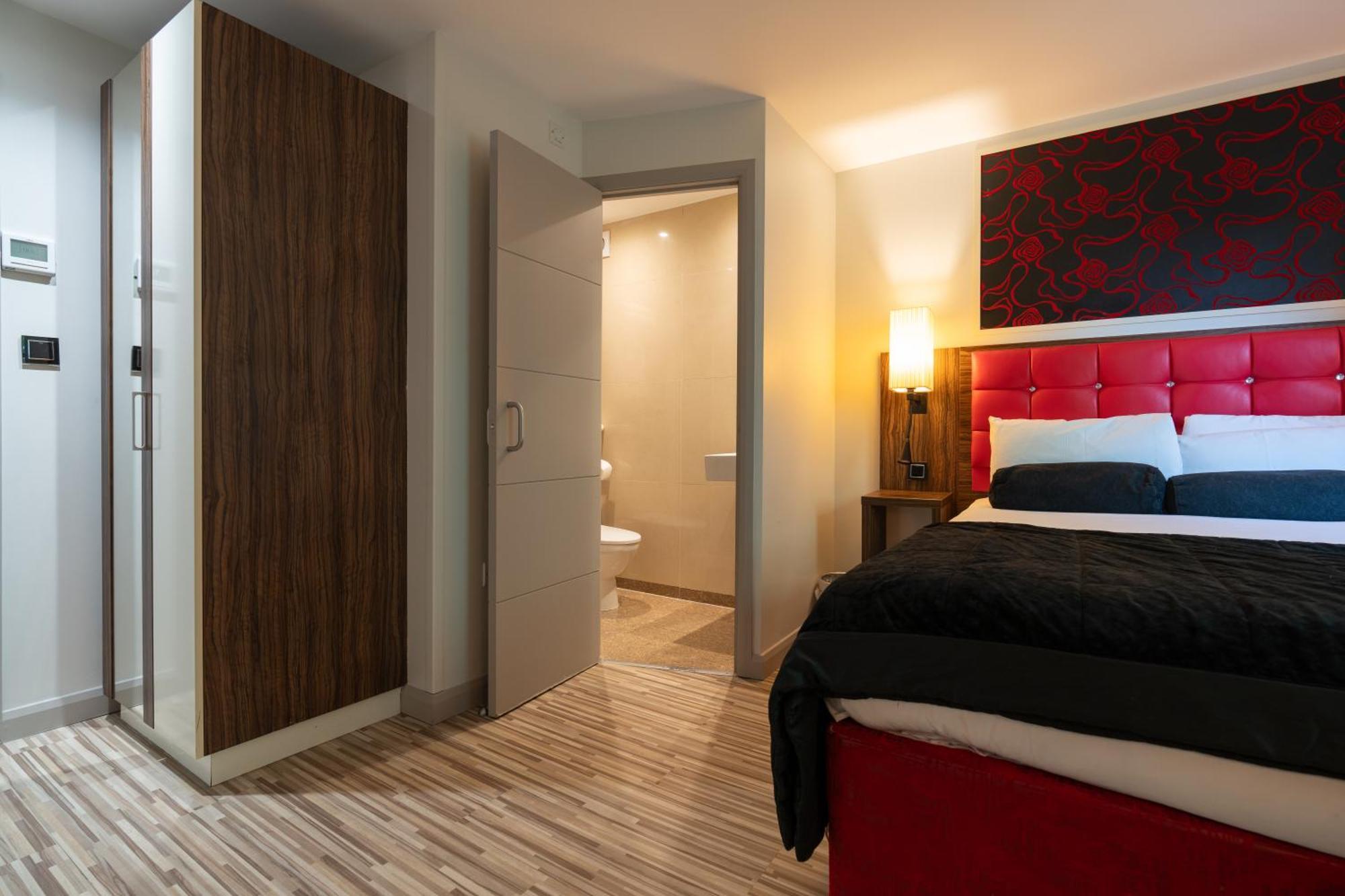 Hotell Simply & London