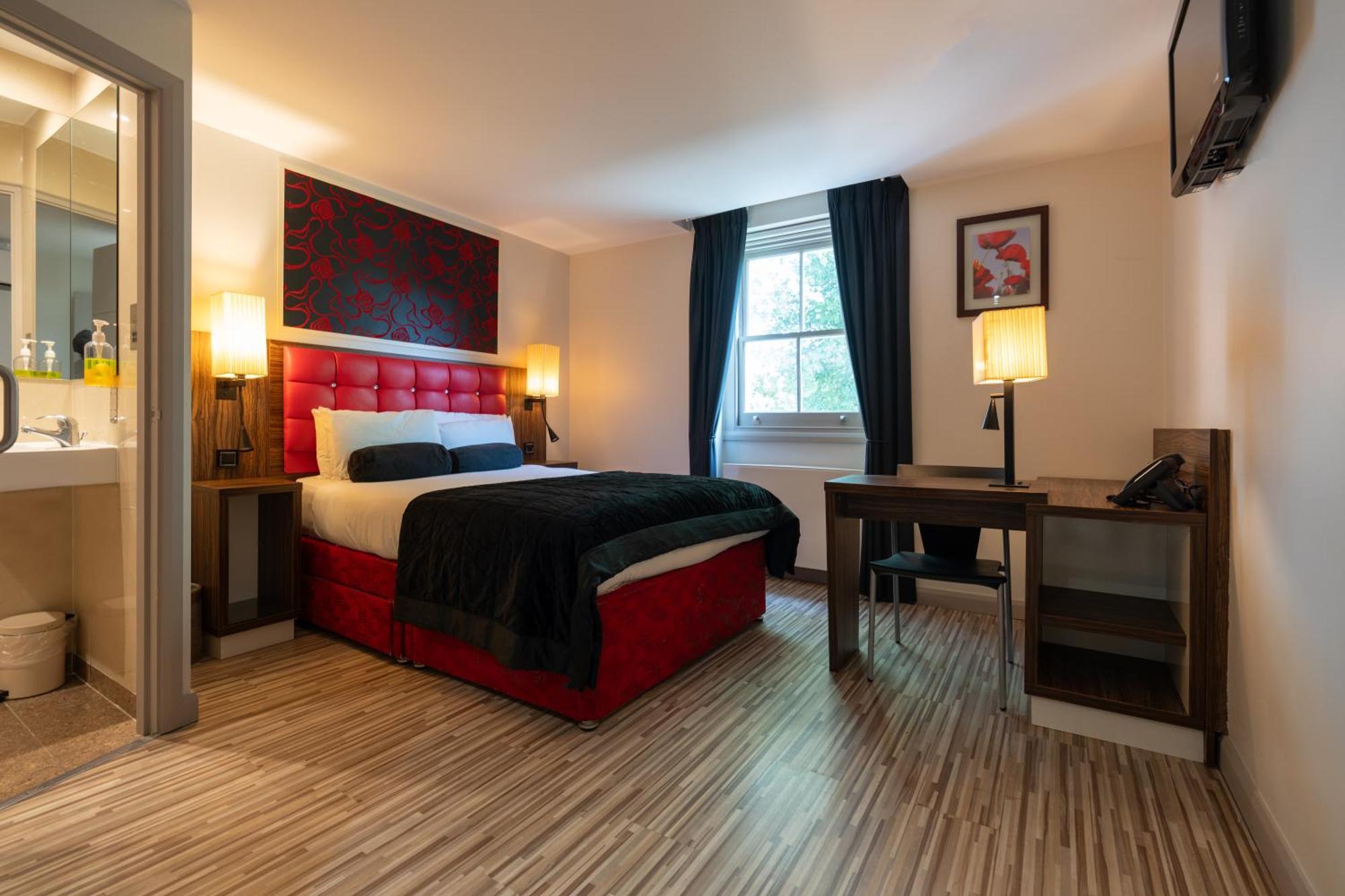 Hotell Simply &