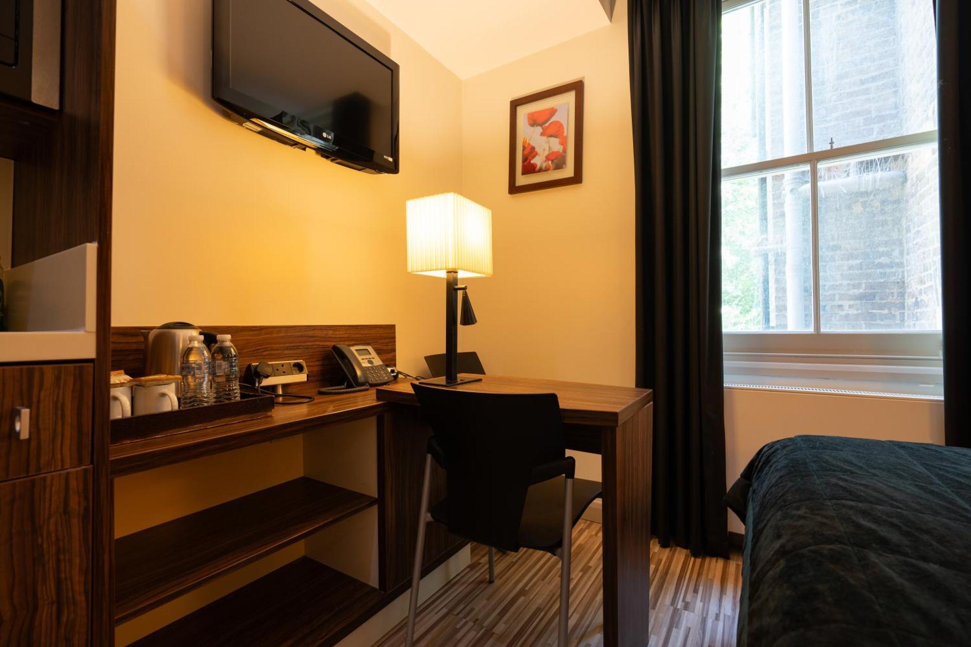 Hotell Simply &