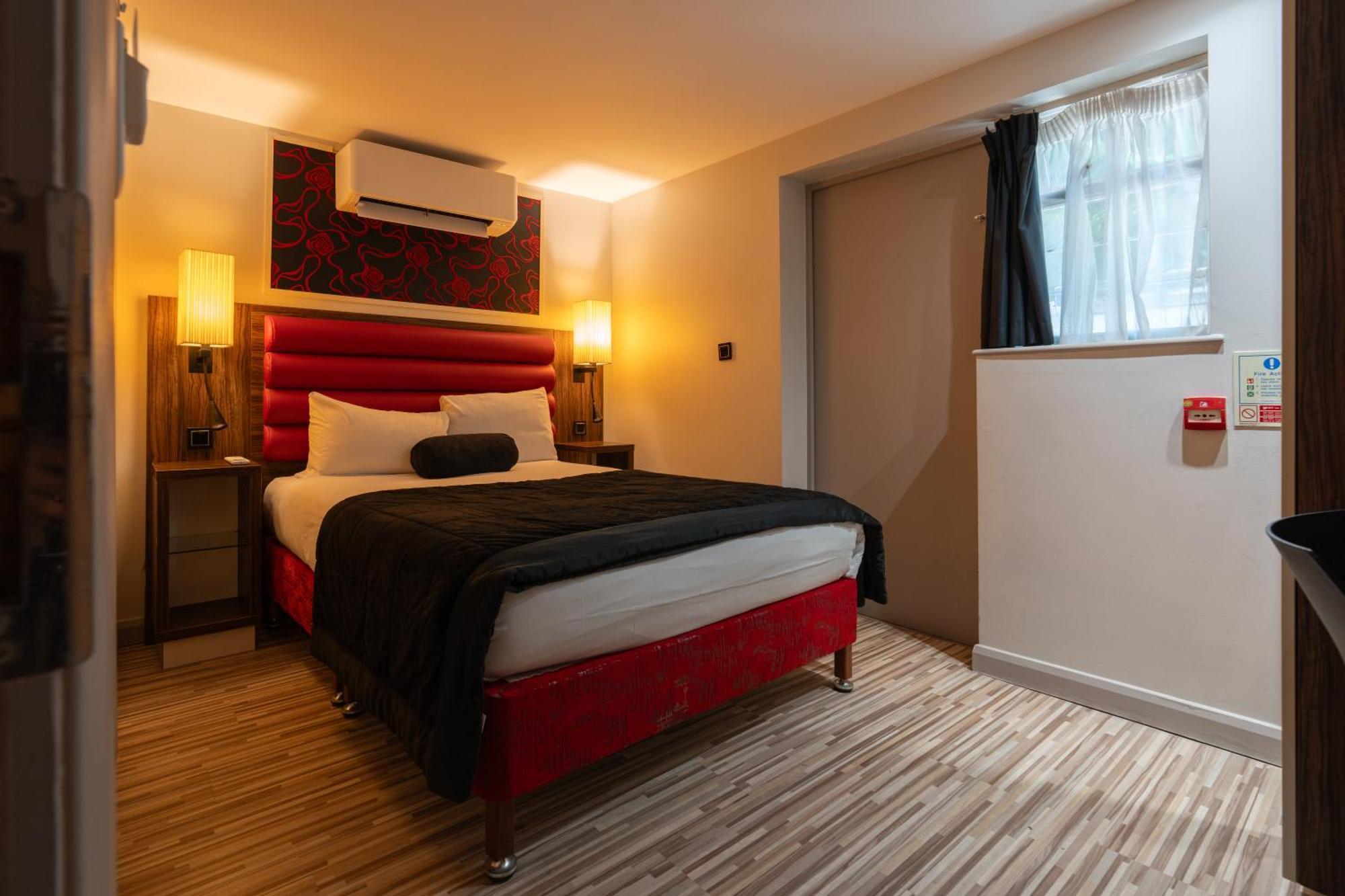 Hotell Simply & London