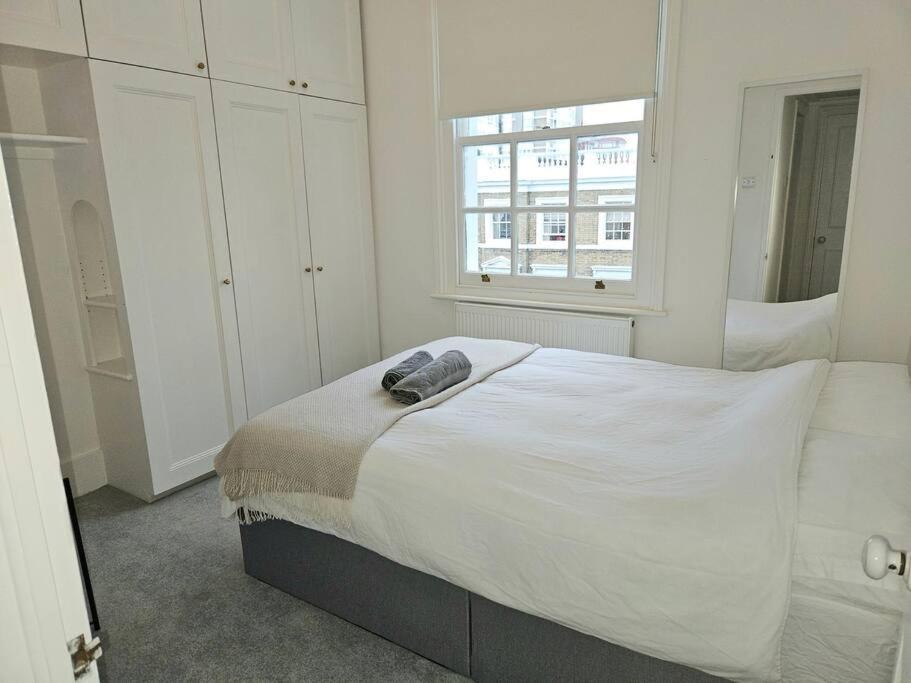 Beautiful Two Bedroom Maisonette In The Heart Of Chelsea Appartamento