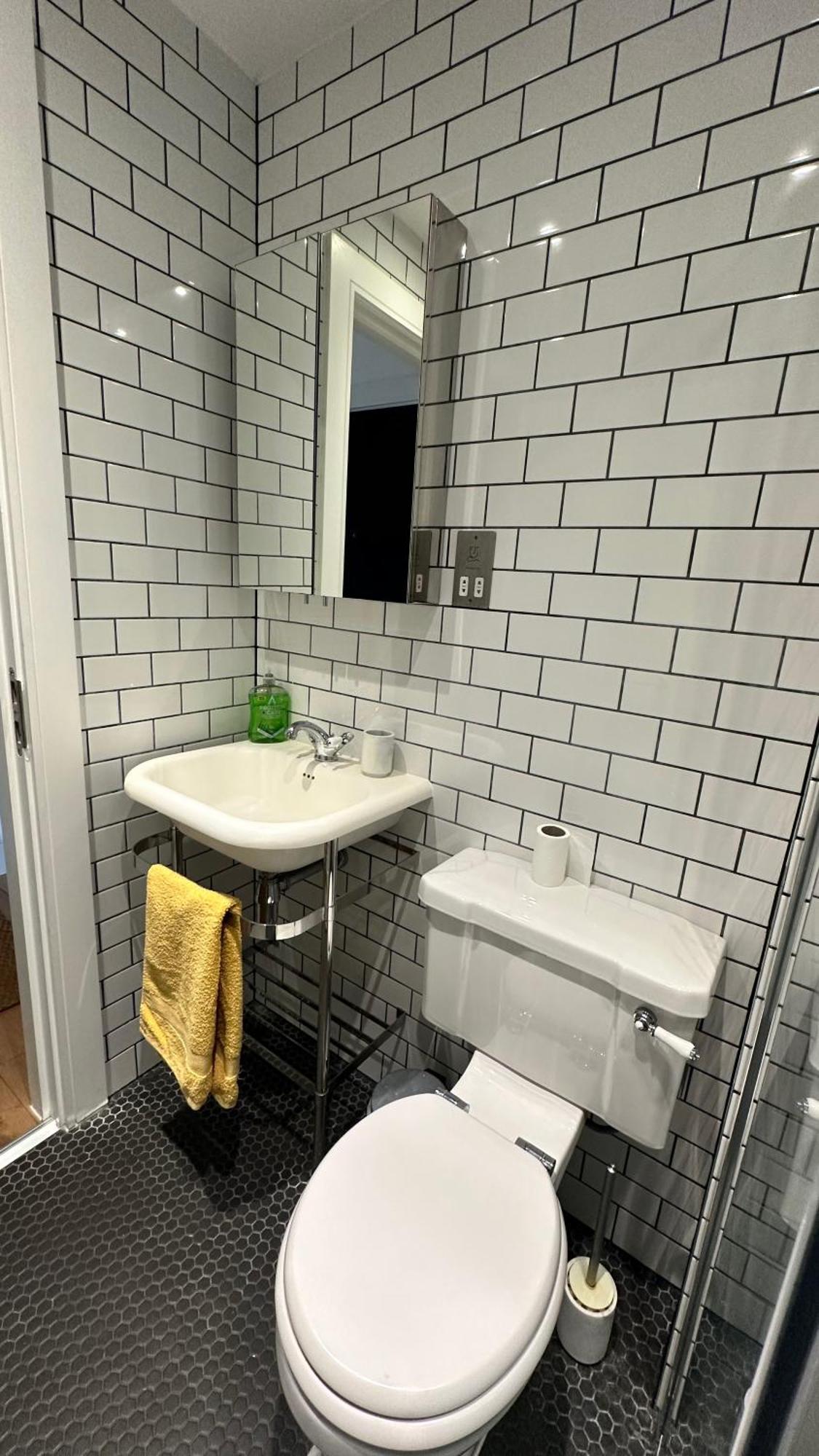 Modern & Stylish 1 Bedroom Flat Londen