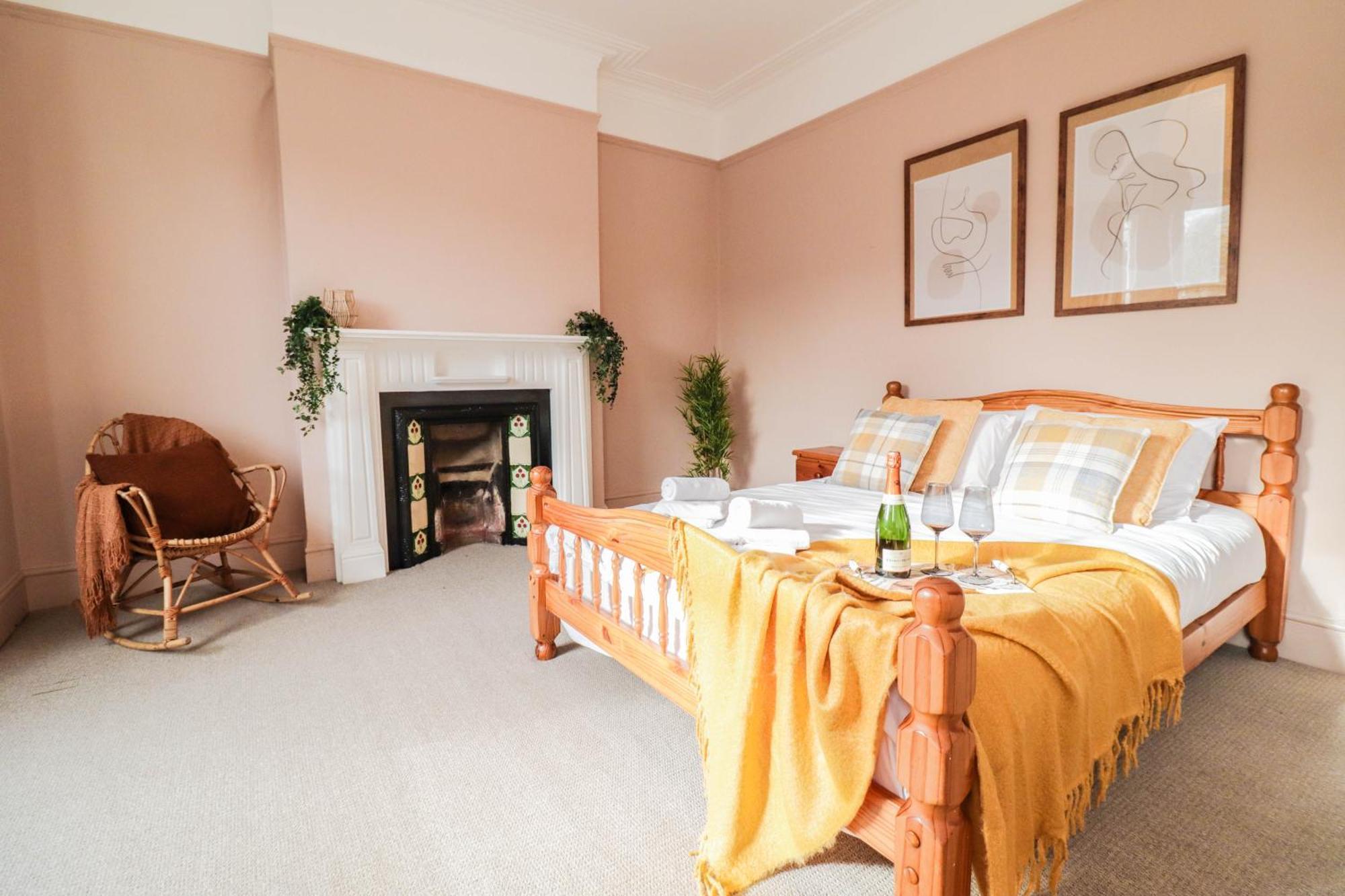 Holiday home Stunning 5 Bed House In Clapham - Free Wifi!