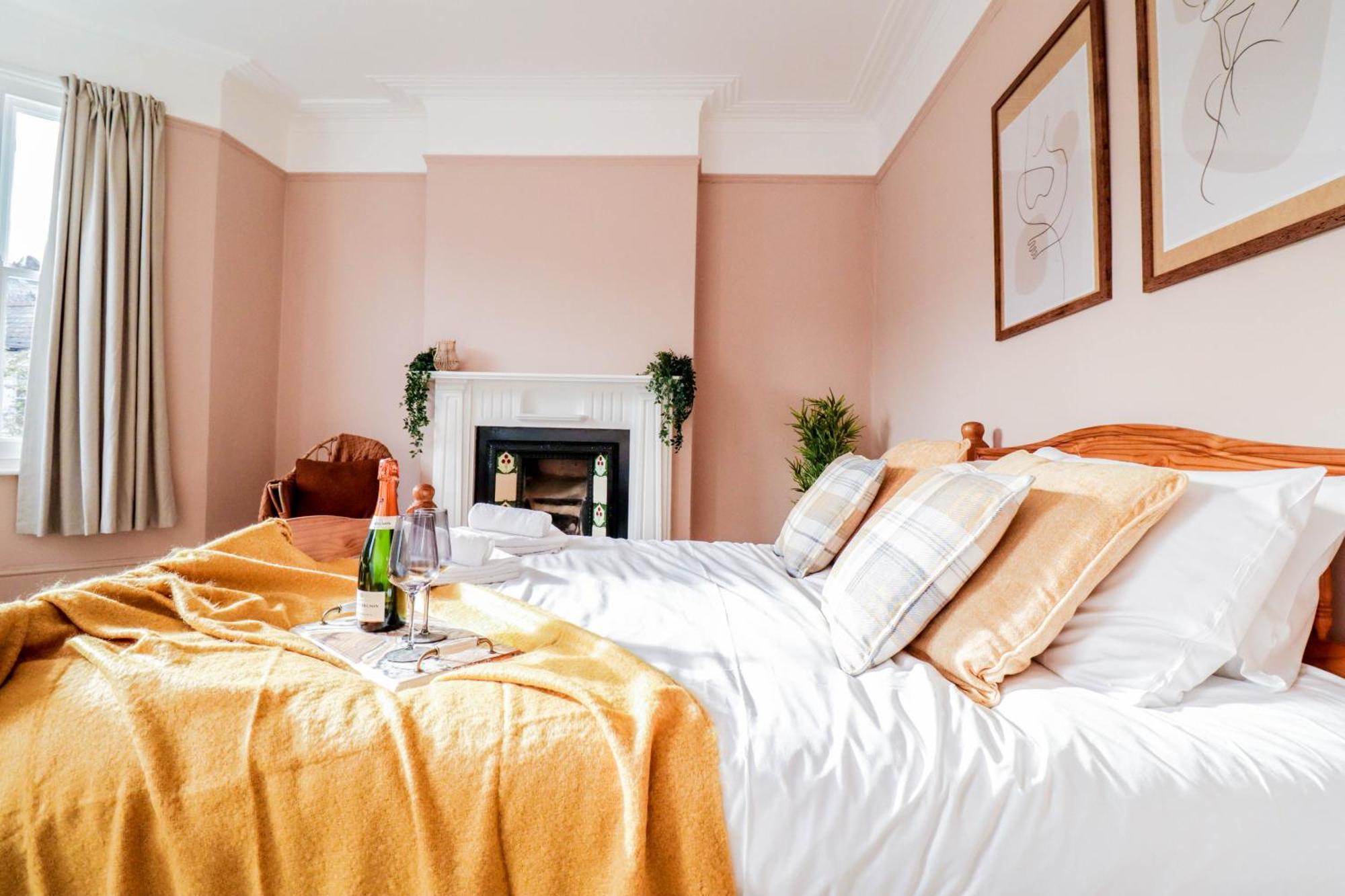 Stunning 5 Bed House In Clapham - Free Wifi! Holiday home