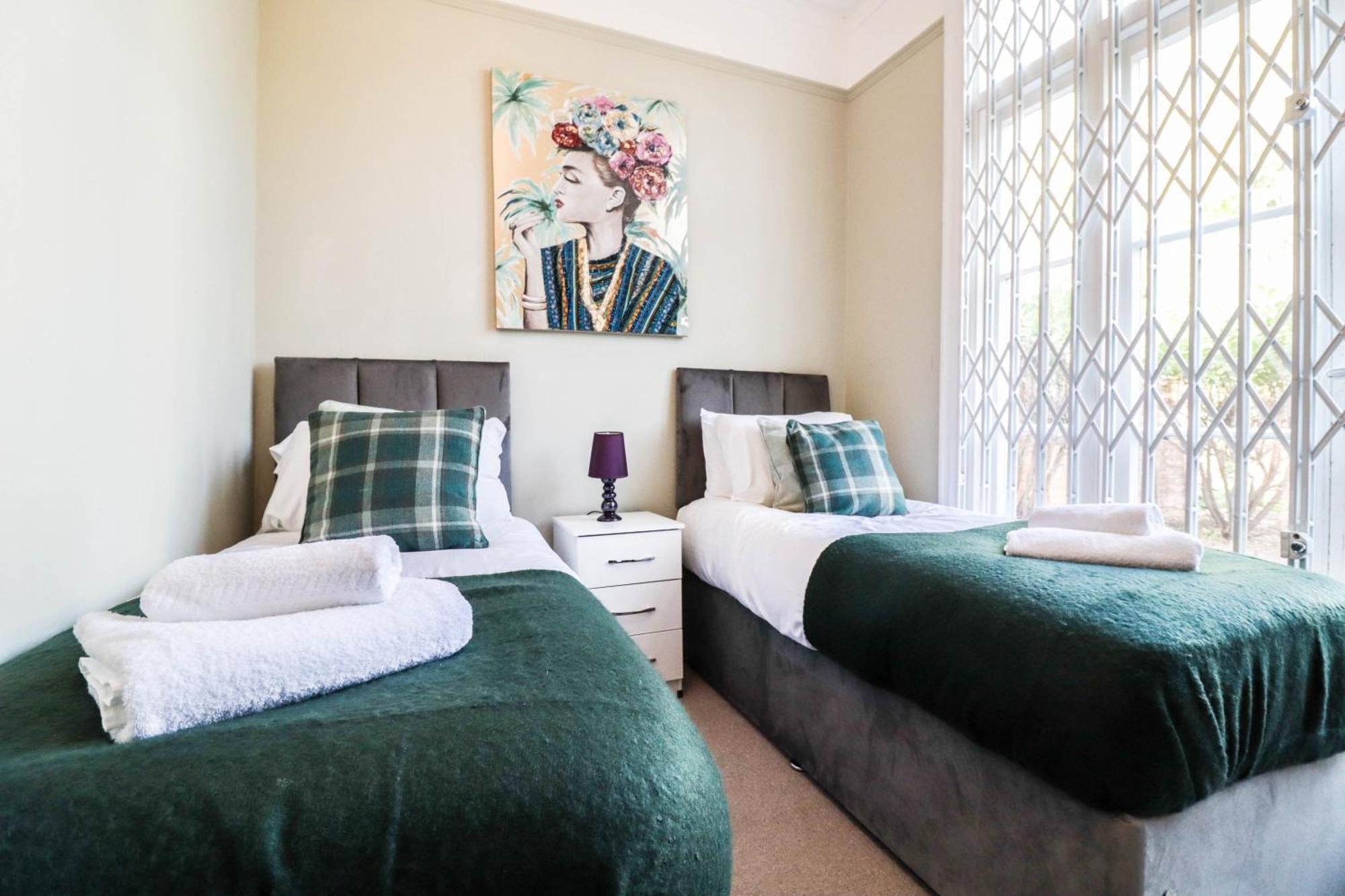 Stunning 5 Bed House In Clapham - Free Wifi! Holiday home London