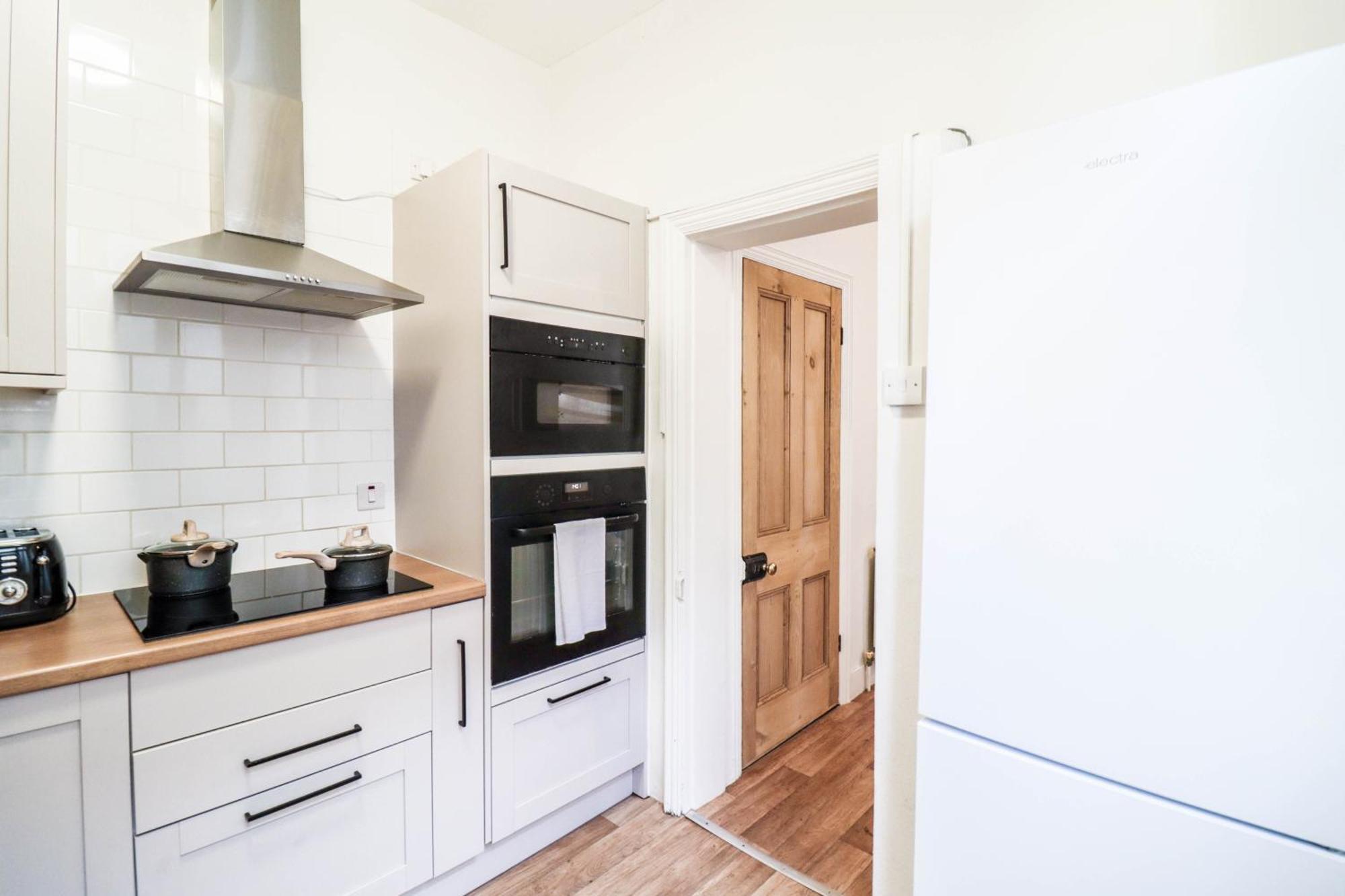 Holiday home Stunning 5 Bed House In Clapham - Free Wifi!