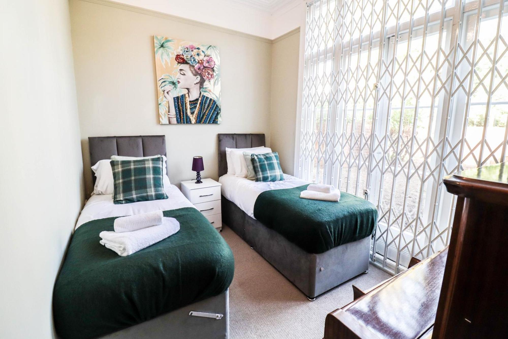 Stunning 5 Bed House In Clapham - Free Wifi! London