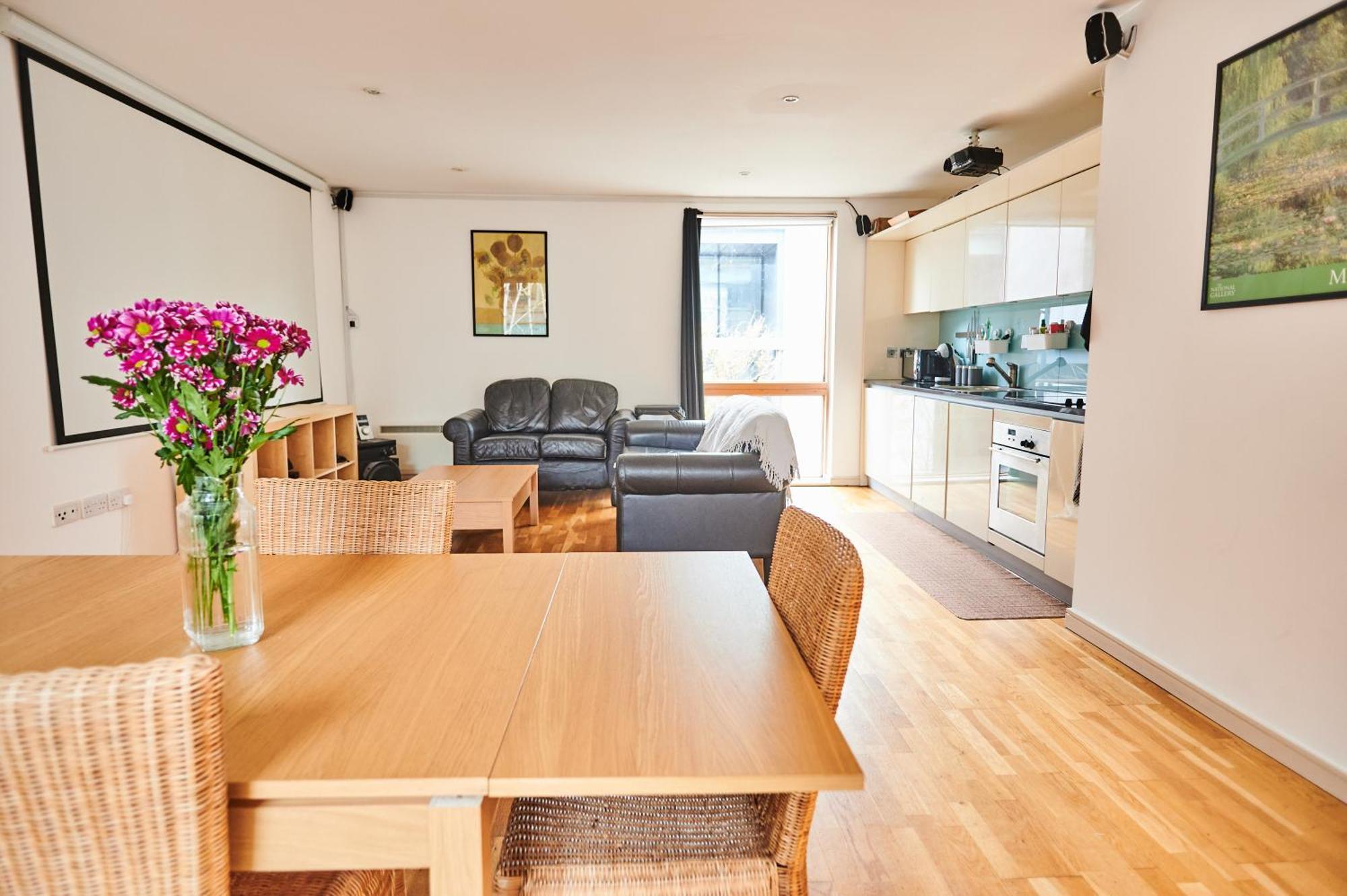 Bright 2 Bedroom Flat In Old Street With Balcony Lejlighed