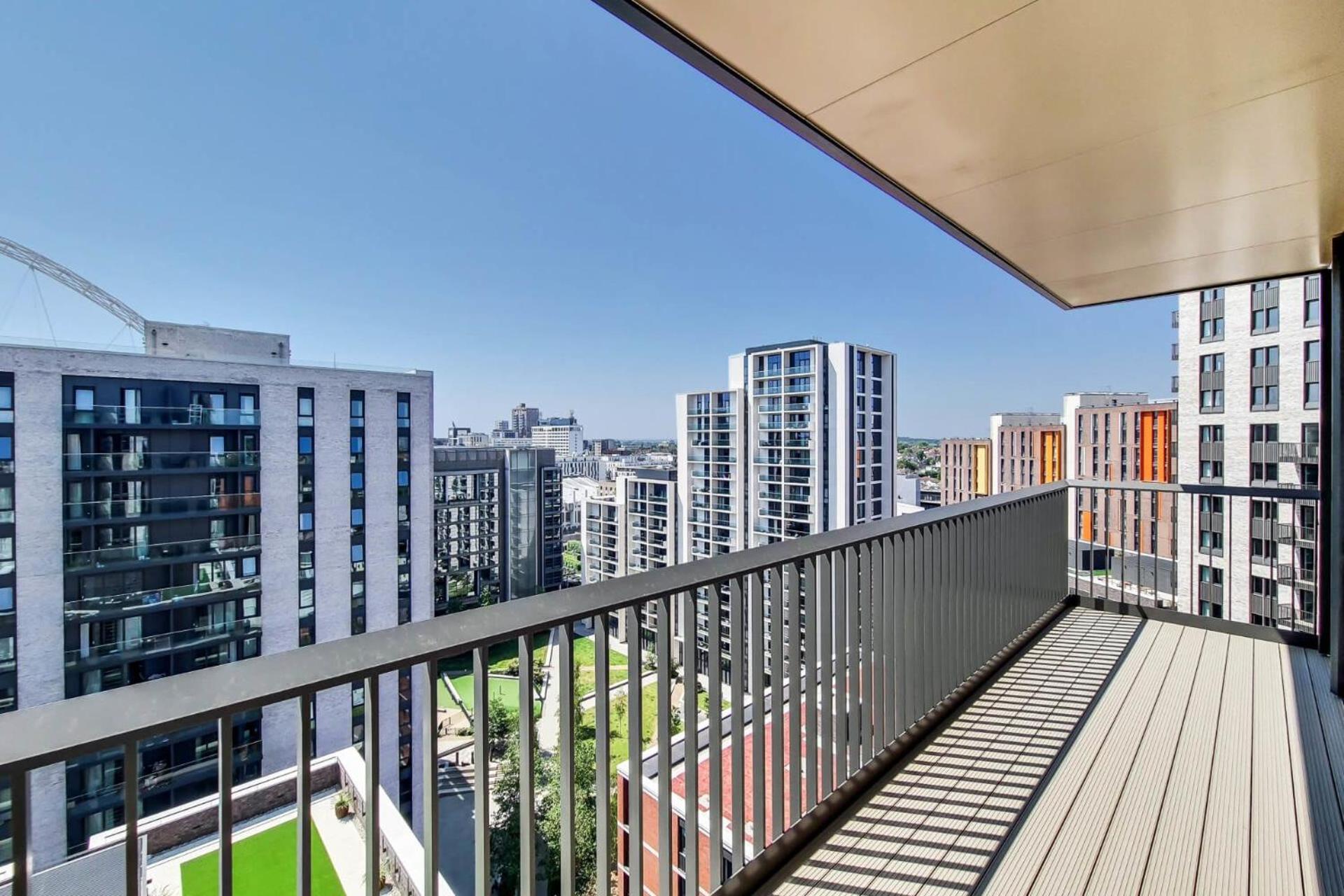 Botanical-inspired At Repton Gardens Right In The Heart Of Wembley Park Londres