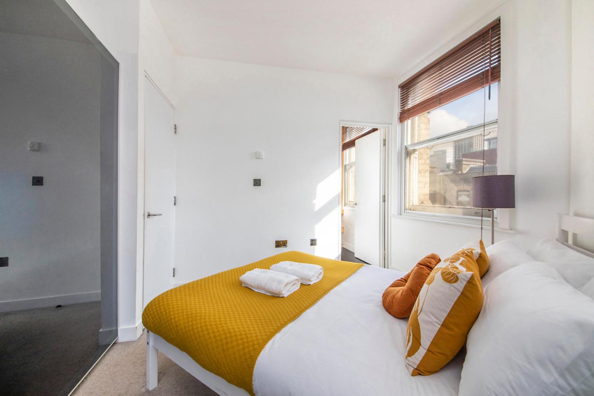 Luxury - Farringdon *