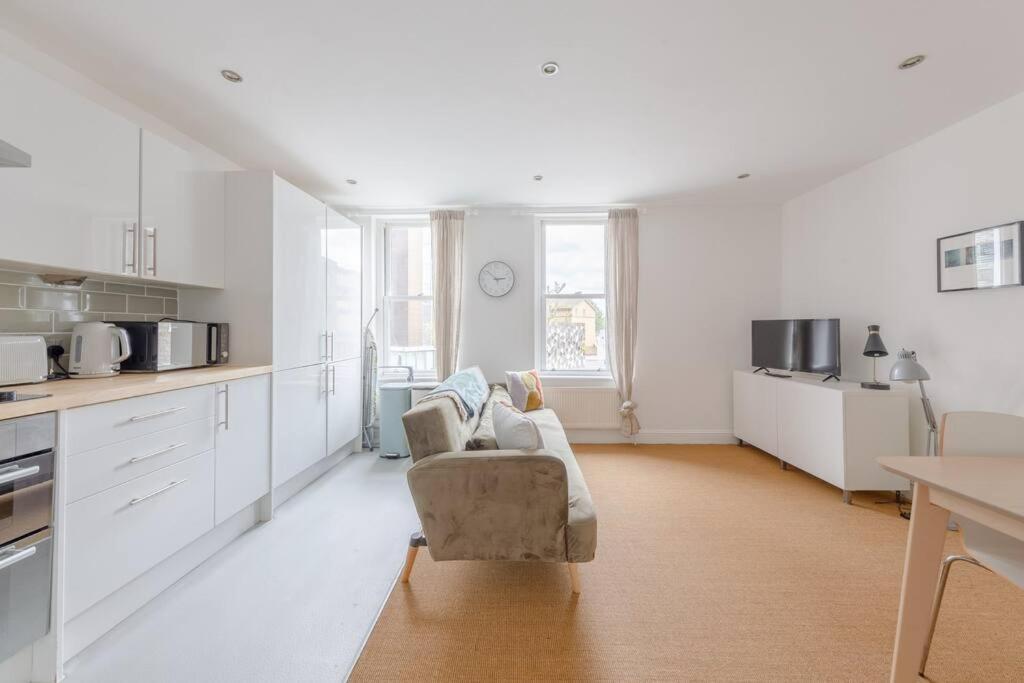 Lejlighed Modern 1bd Flat - 15 Min Walk To Bridge