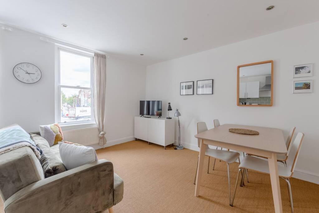 Modern 1bd Flat - 15 Min Walk To Bridge Lejlighed