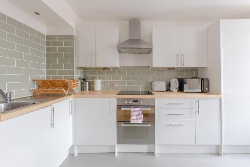 Lejlighed Modern 1bd Flat - 15 Min Walk To Bridge