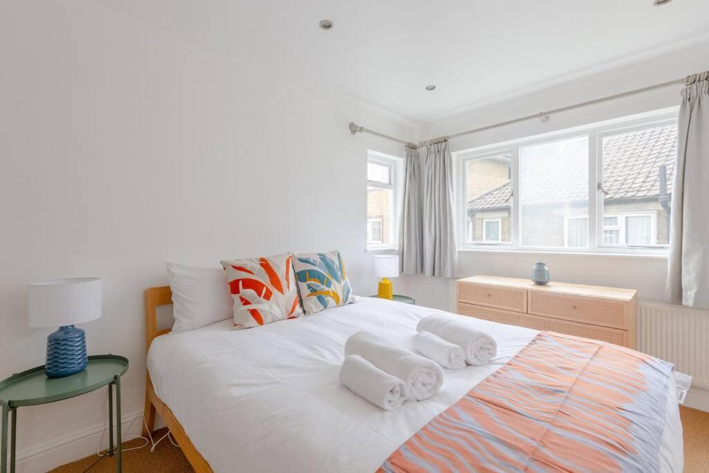 Lejlighed Modern 1bd Flat - 15 Min Walk To Bridge *