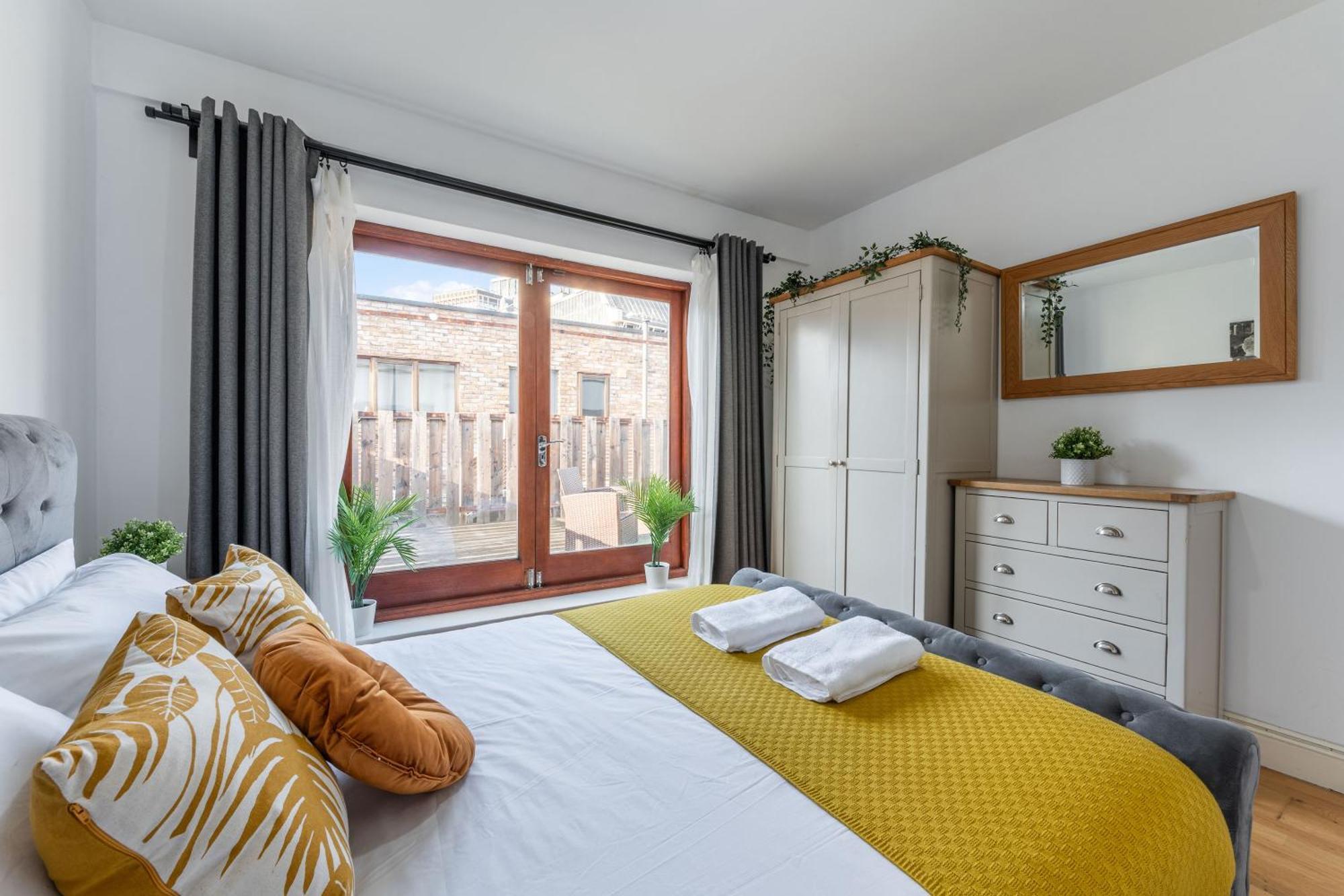 Waterloo With Large Private Terrace - View Of The Eye - 1 Bedroom 1 Bath Appartement Londen