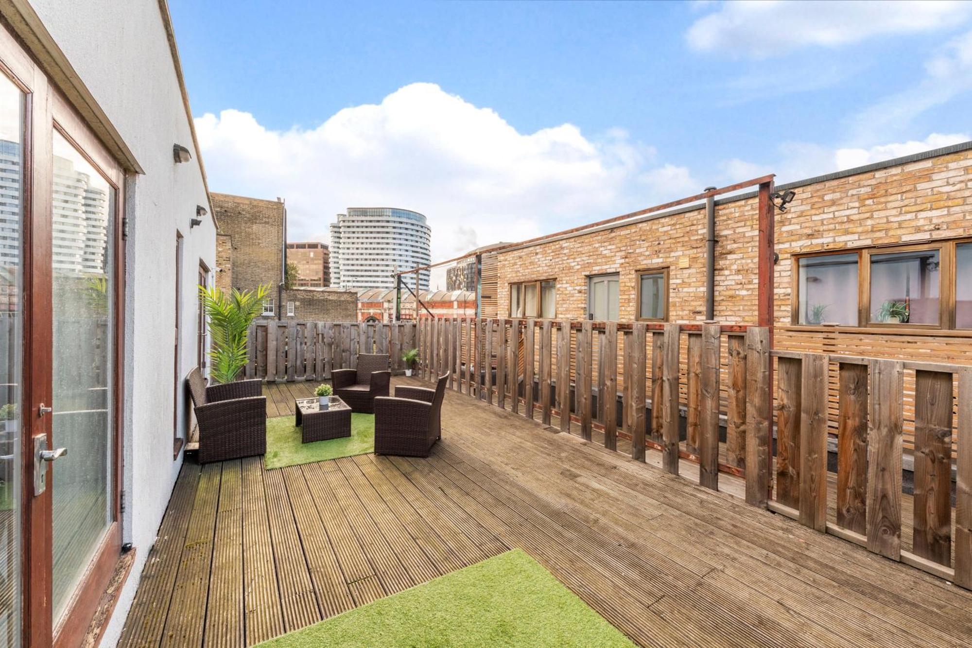 Waterloo With Large Private Terrace - View Of The Eye - 1 Bedroom 1 Bath * Londen