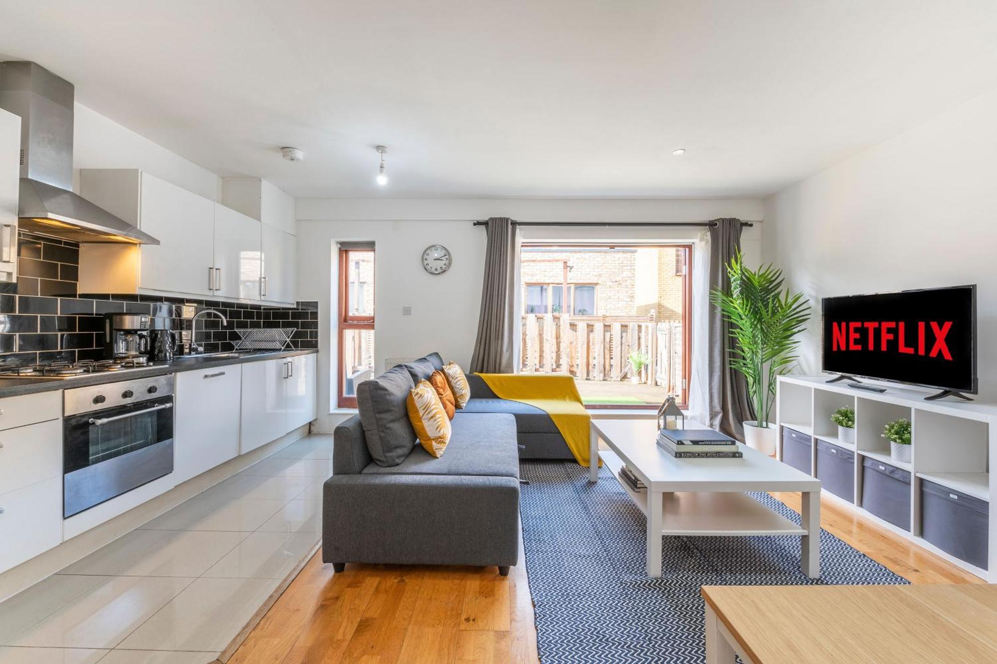 Waterloo With Large Private Terrace - View Of The Eye - 1 Bedroom 1 Bath Leilighet
