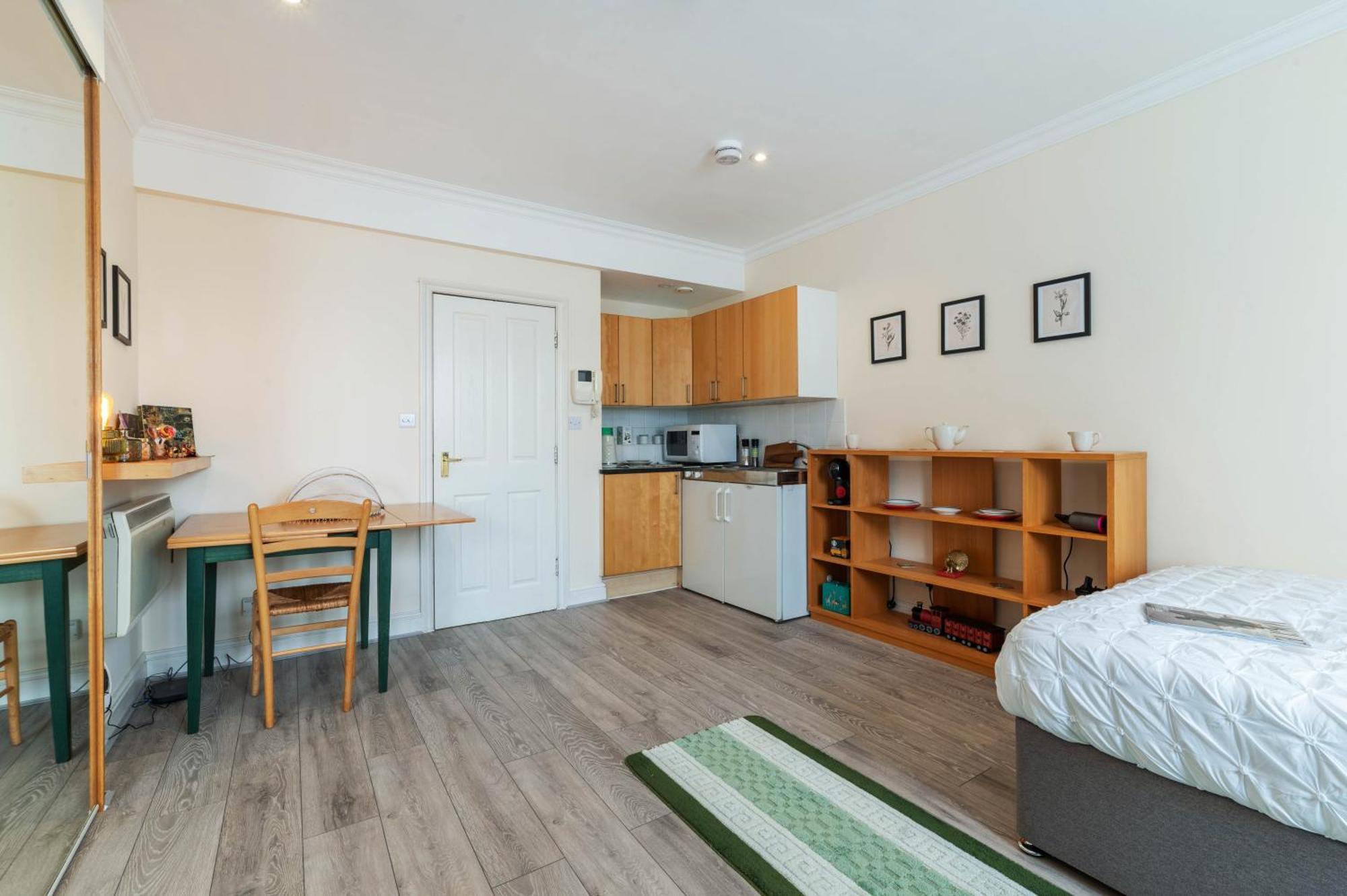 Elegant Art Deco Whole - 2mins To Hyde Park, 8mins To Bayswater, Nottinghill, Paddington Lejlighed London