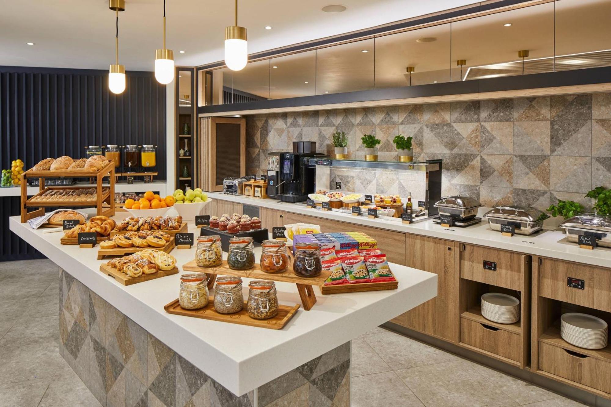 Courtyard By Marriott Airport 4*