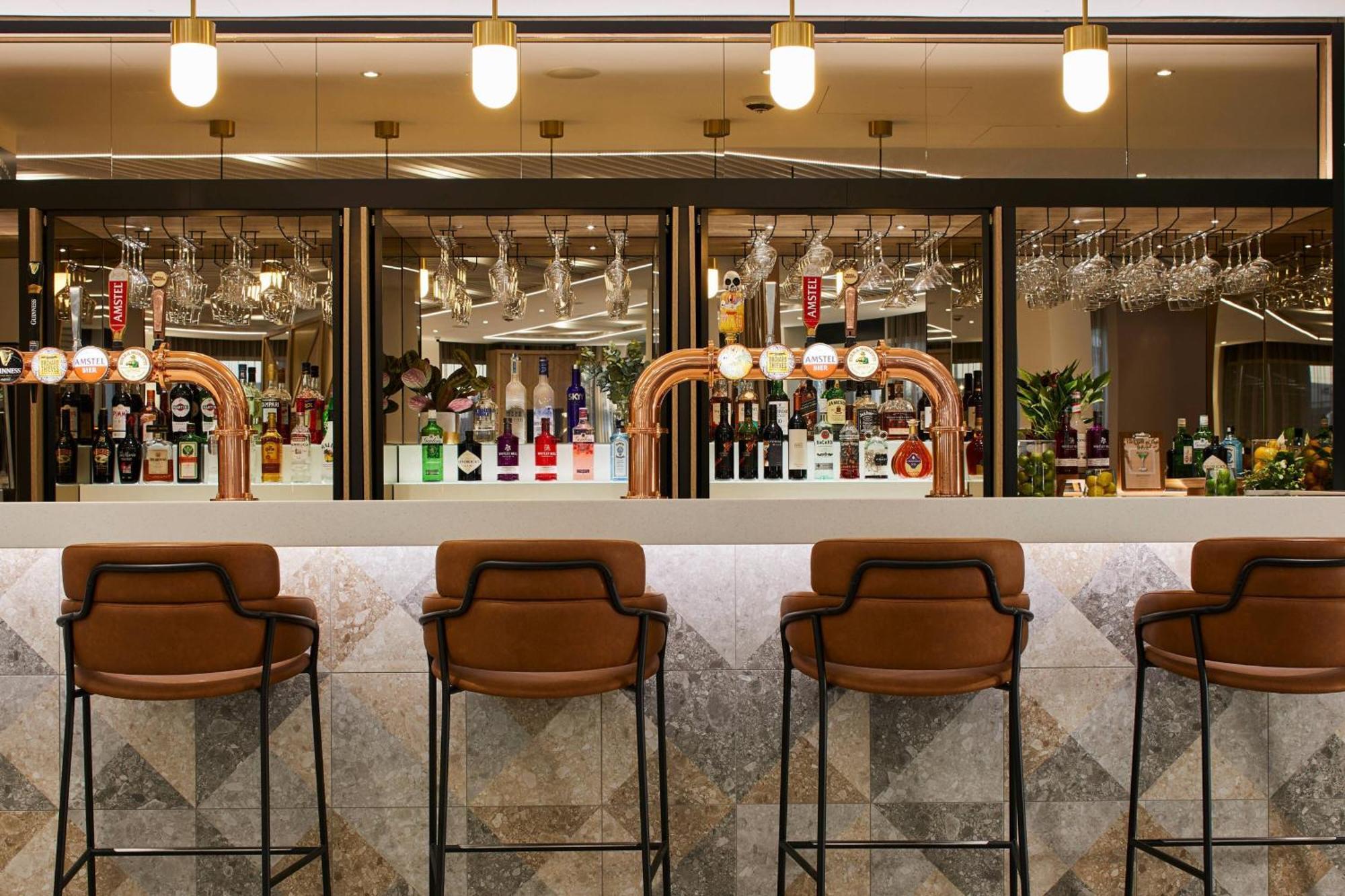 Hotel Courtyard By Marriott Airport London