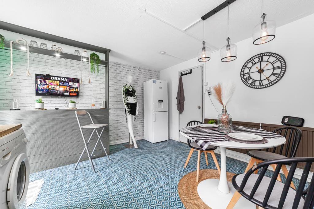 Ferienhaus 2bed Garden House W/hot Tub, Sauna & Cinema