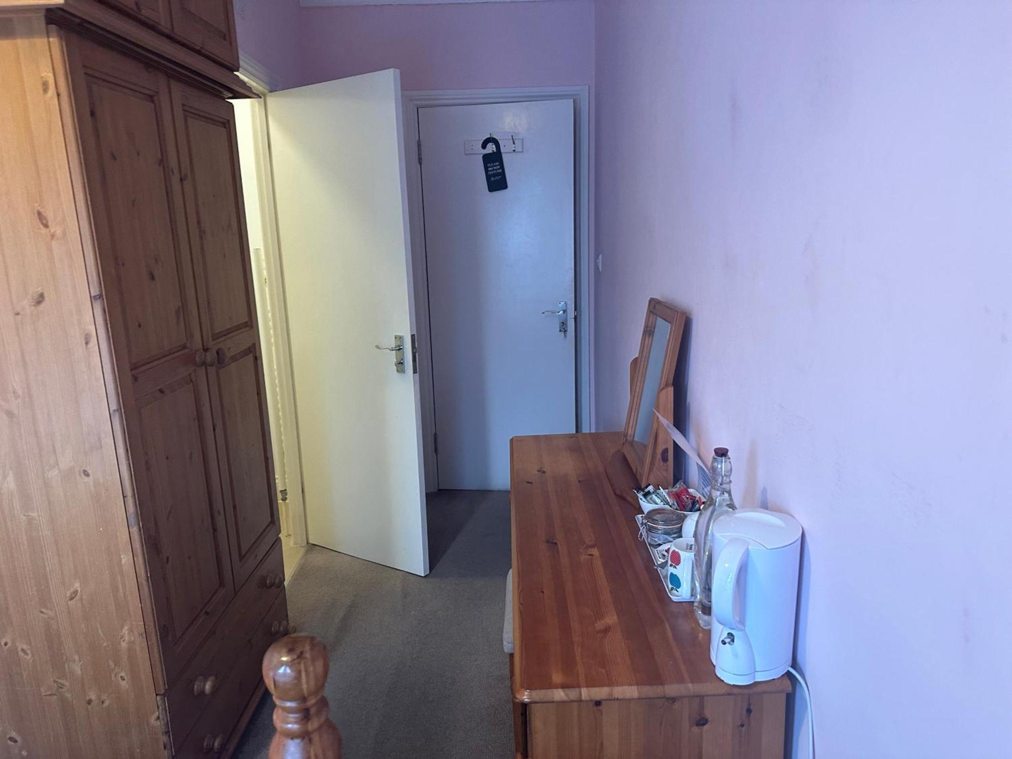 287 Green Lanes Guest house London