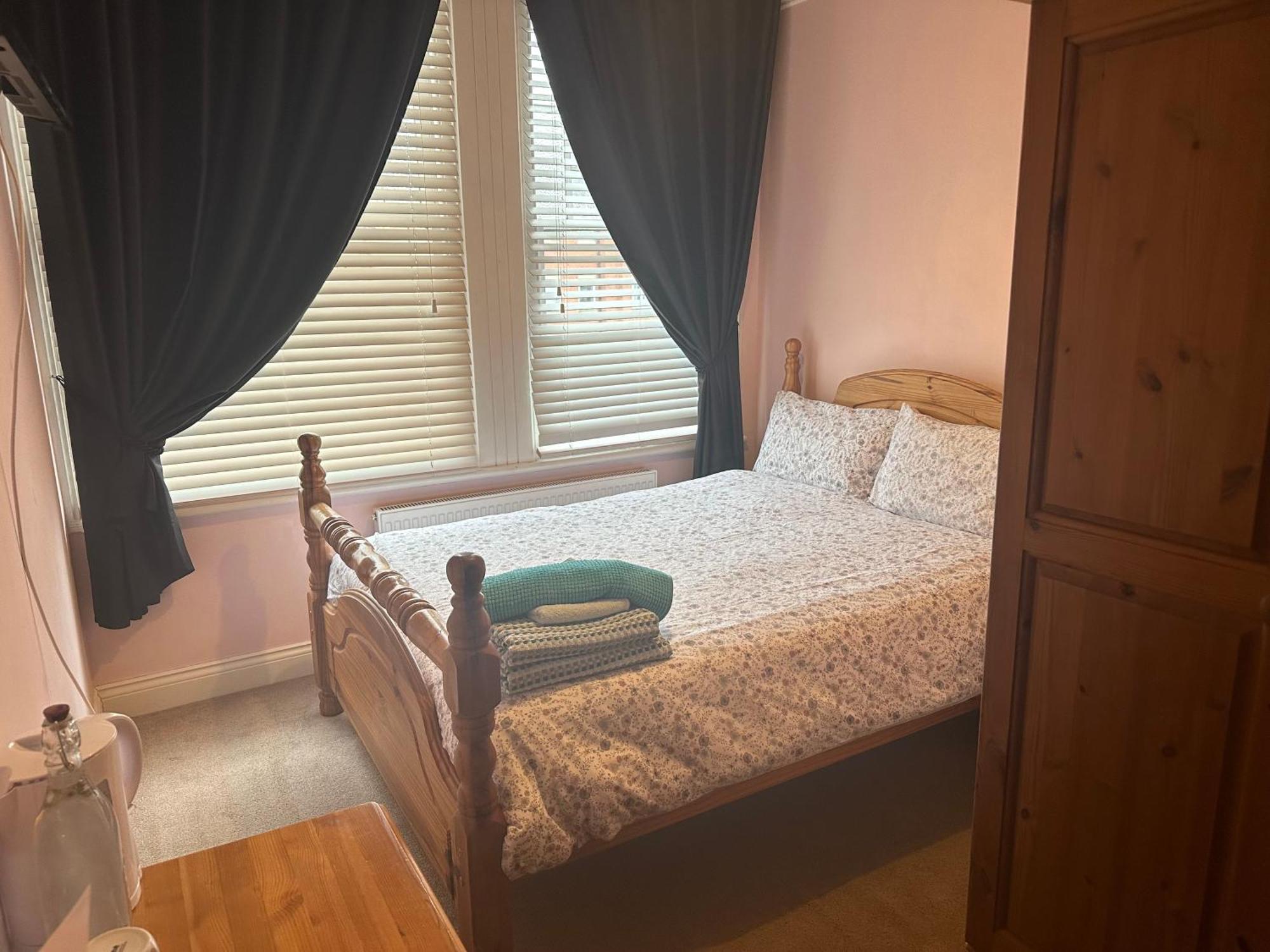 287 Green Lanes Guest house London