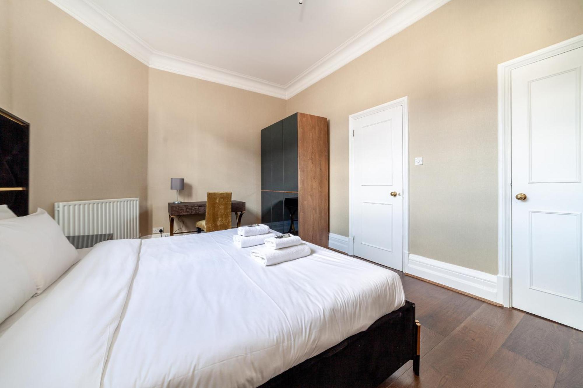 Spacious 1 Bdr - 2min To Bond Str Station Apartment London