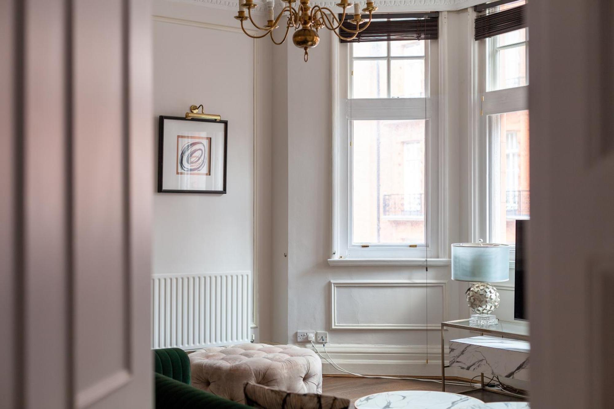 Spacious 1 Bdr - 2min To Bond Str Station *