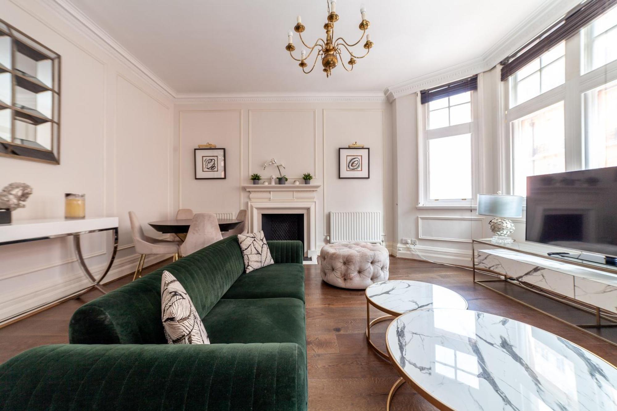 Spacious 1 Bdr - 2min To Bond Str Station Apartment *