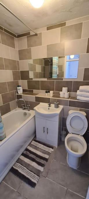 Private 2 Bed Flat Close To Excel & Airport *