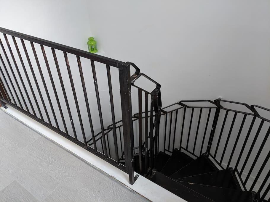 Private 2 Bed Flat Close To Excel & Airport