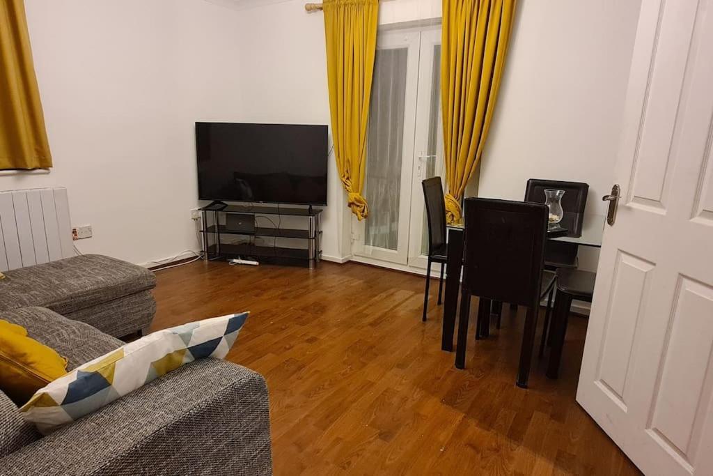 Apartment Private 2 Bed Flat Close To Excel & Airport