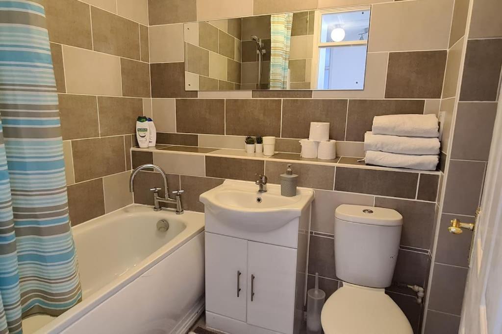 Private 2 Bed Flat Close To Excel & Airport Lägenhet London