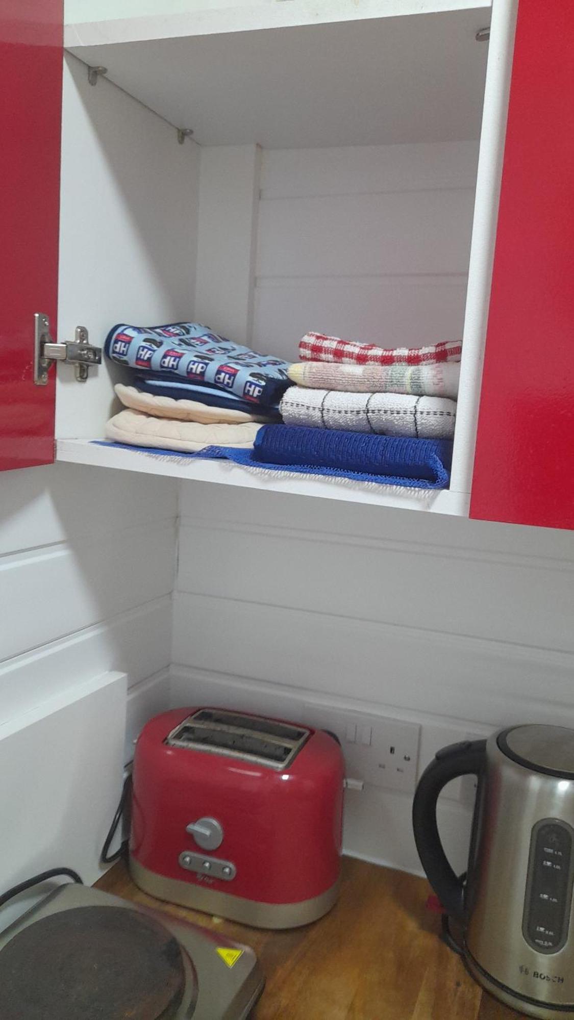 Private Extension With Bathroom And Kitchen Leilighet London
